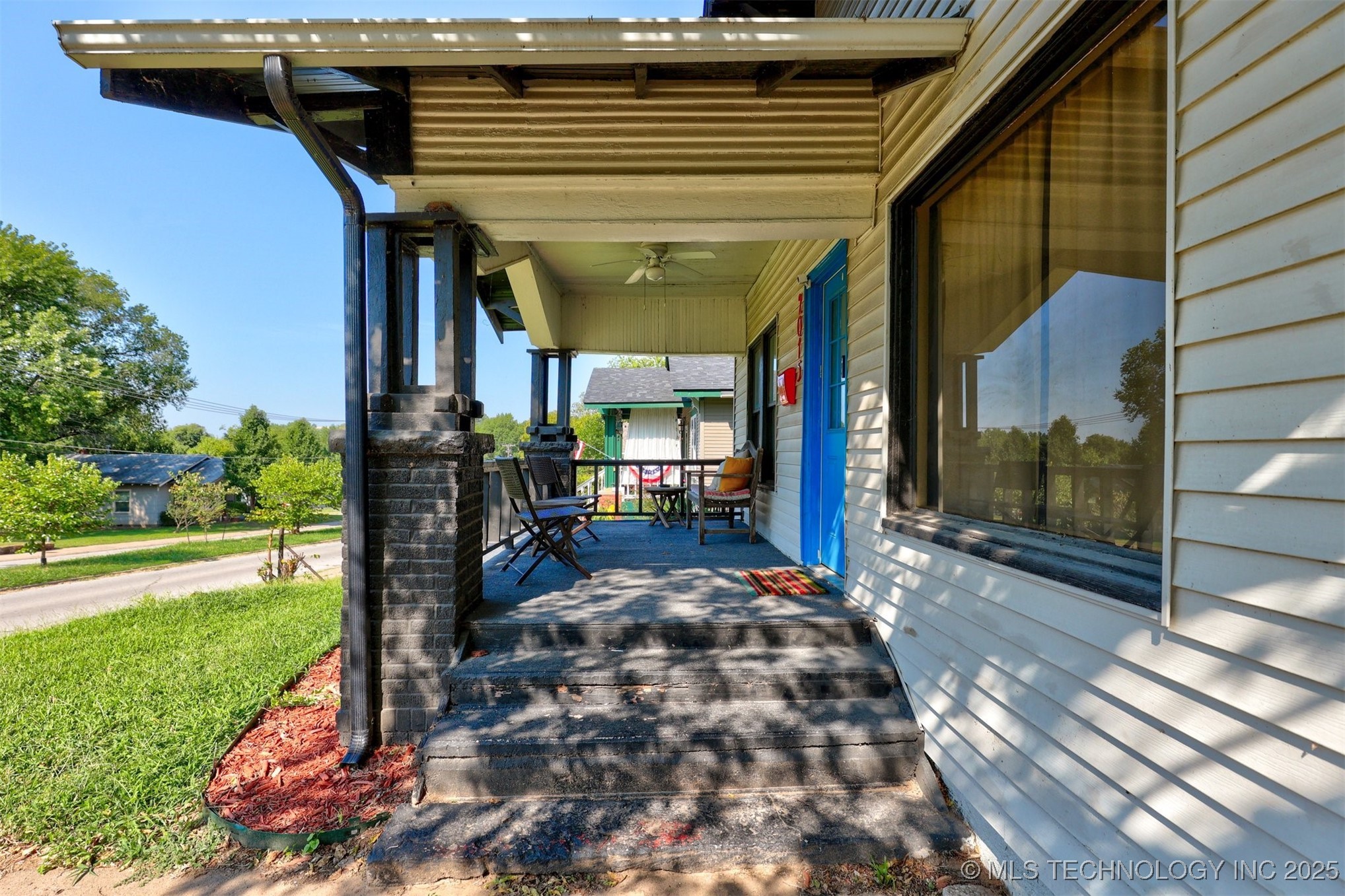 2015 W Easton Street Property Photo 5