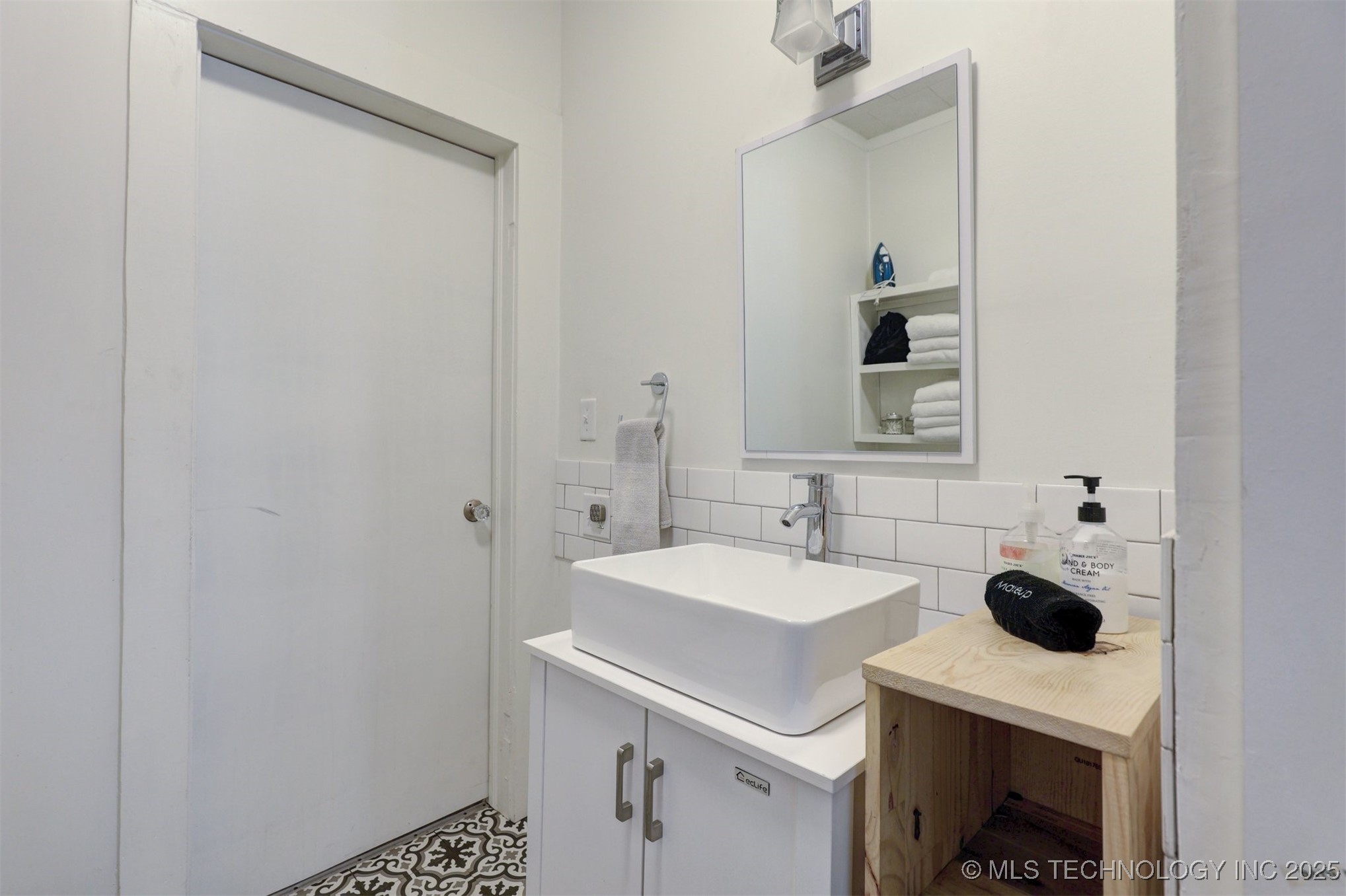 2015 W Easton Street Property Photo 39