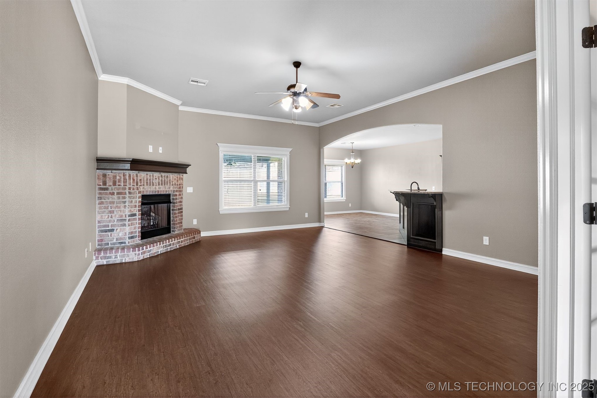 9307 N 95th Avenue E Property Photo 3