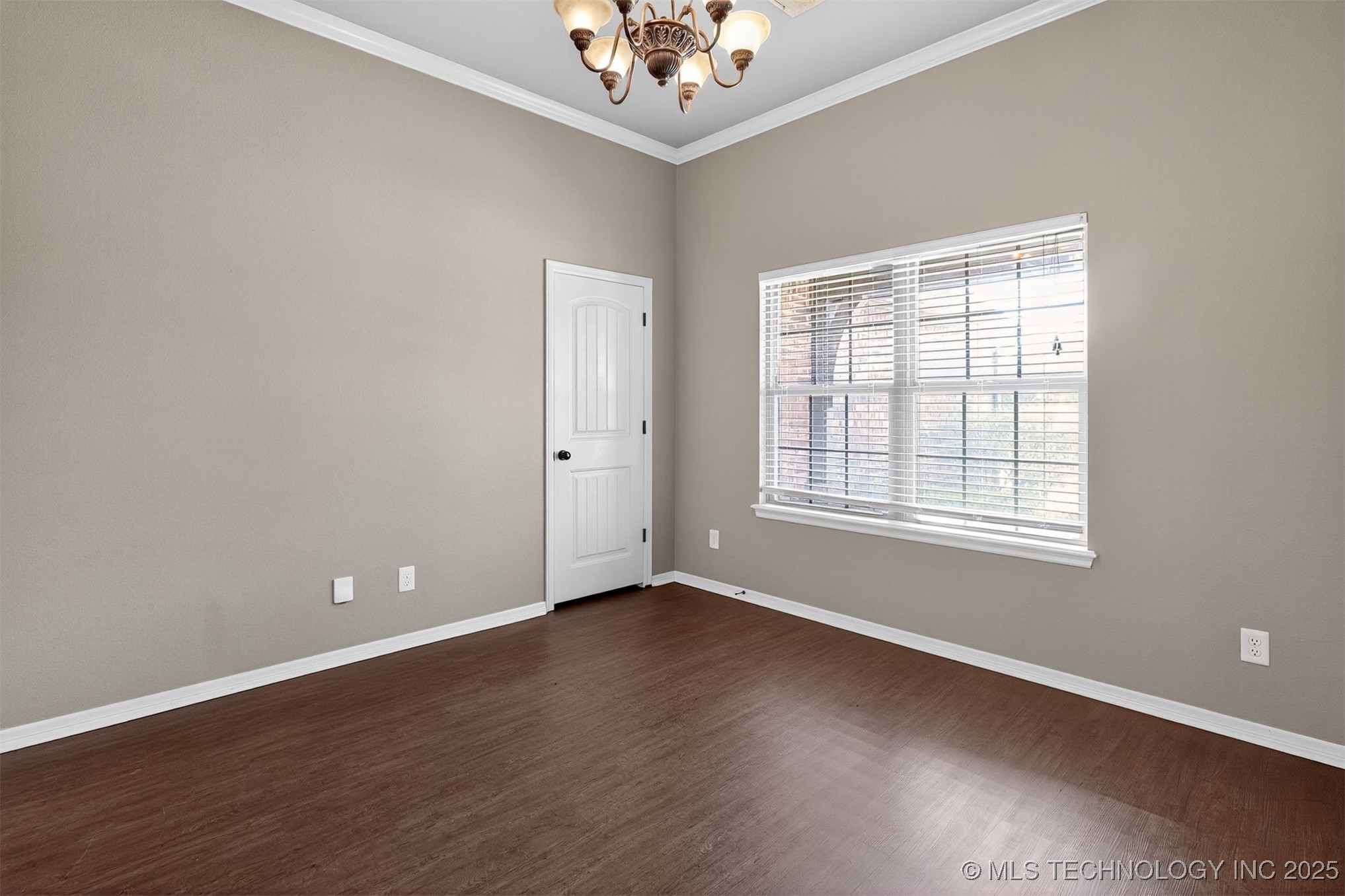 9307 N 95th Avenue E Property Photo 4