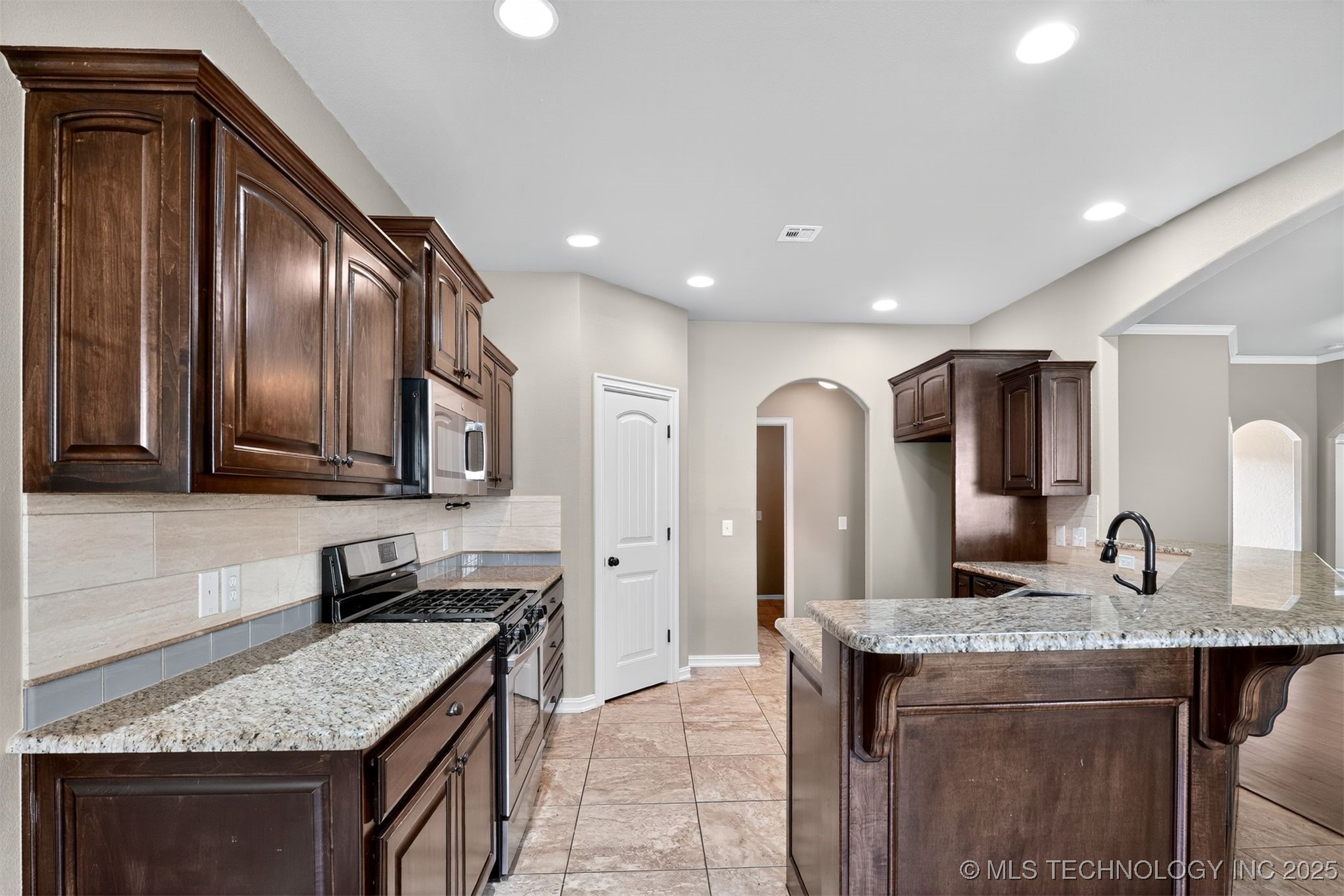 9307 N 95th Avenue E Property Photo 5