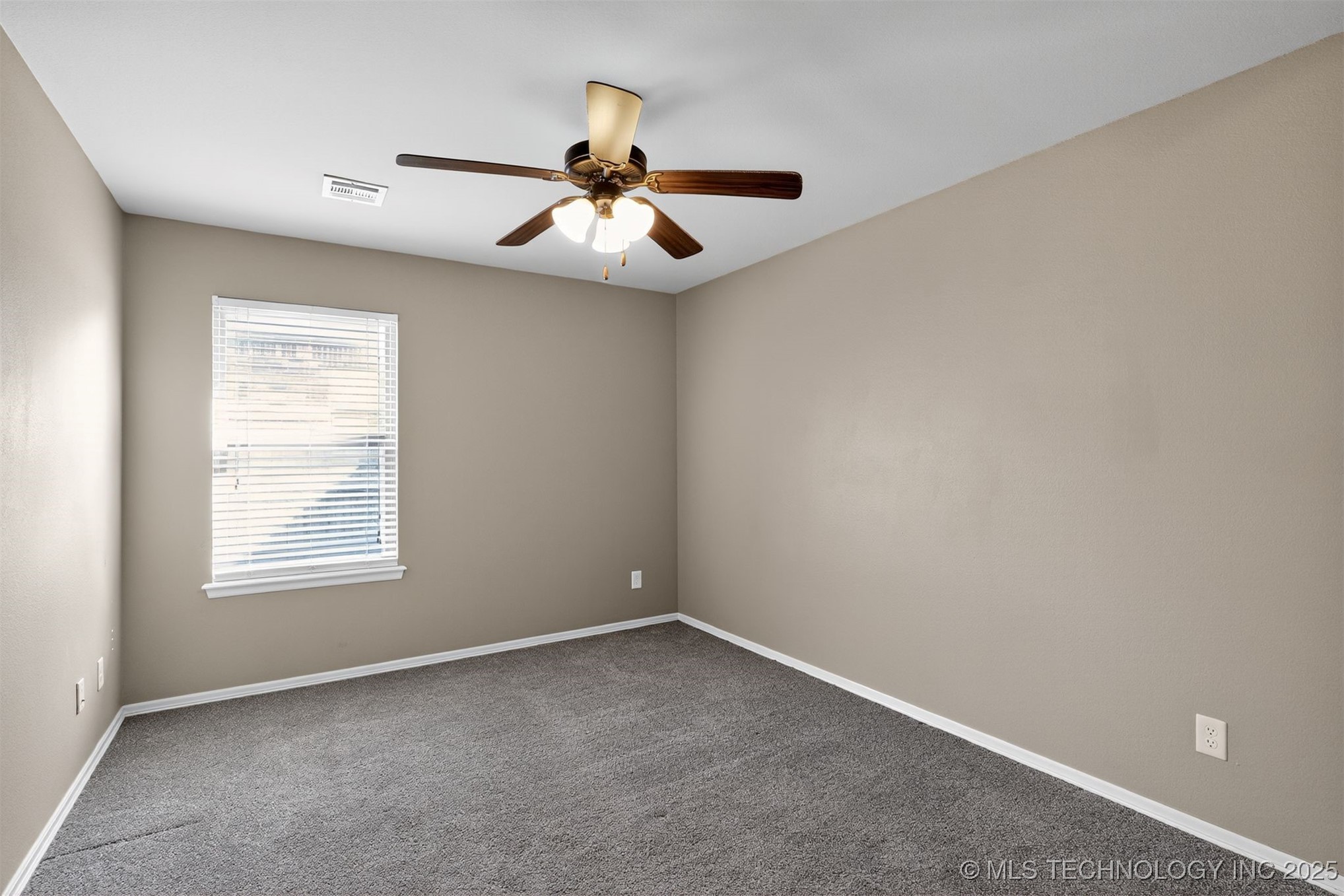 9307 N 95th Avenue E Property Photo 11