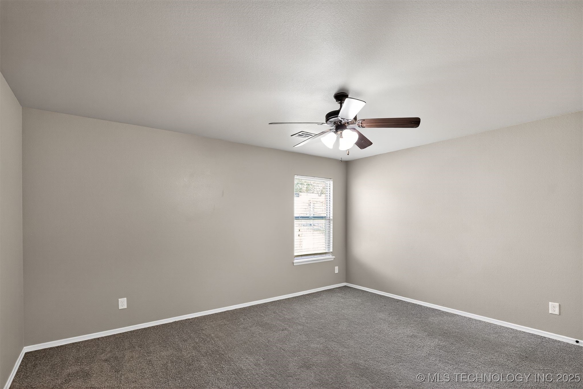 9307 N 95th Avenue E Property Photo 12