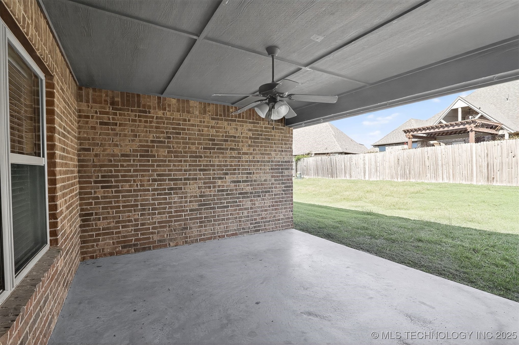 9307 N 95th Avenue E Property Photo 16