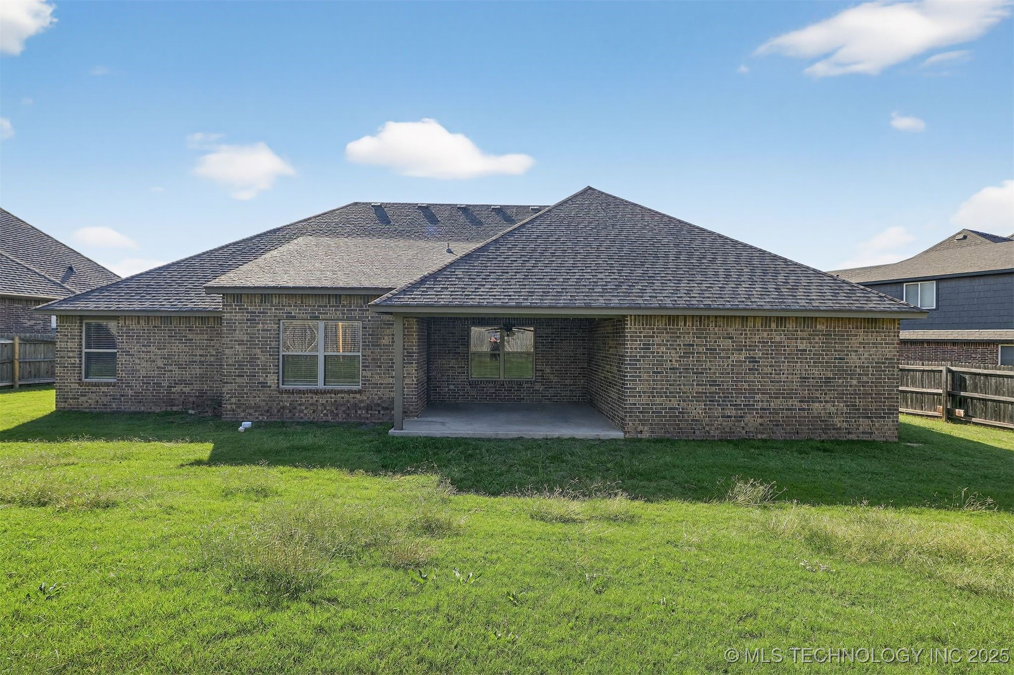 9307 N 95th Avenue E Property Photo 17