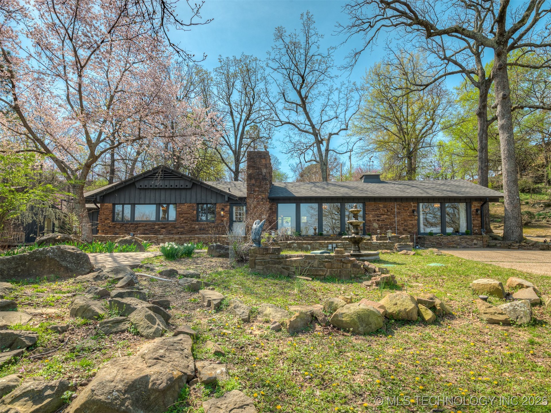 1645 Marian Lane Property Photo 1