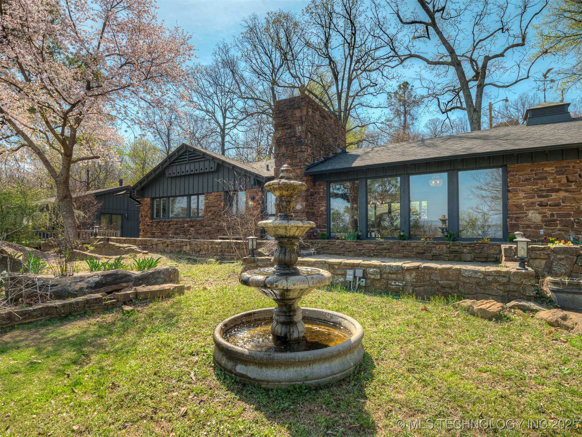 1645 Marian Lane Property Photo 3