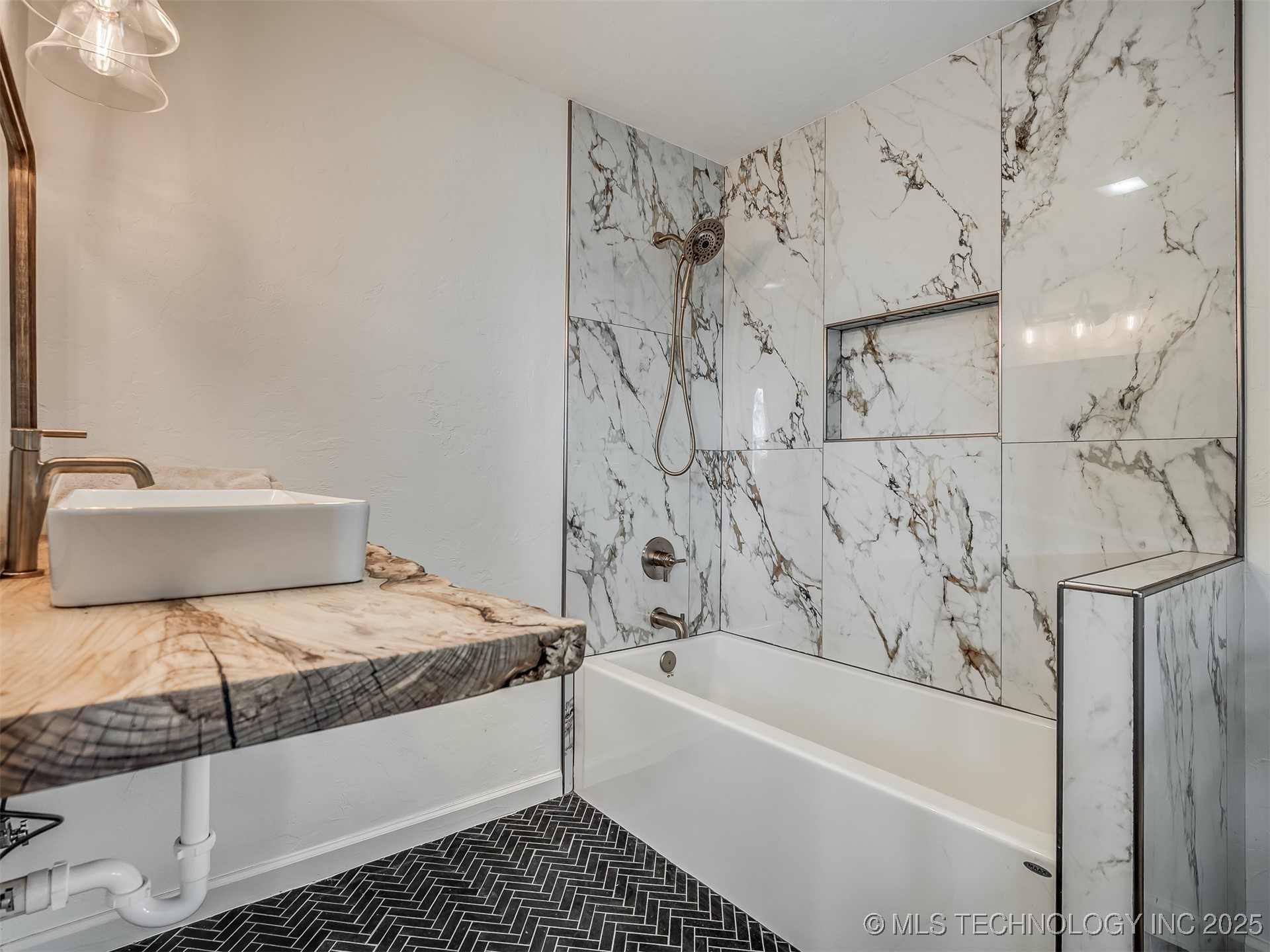 1645 Marian Lane Property Photo 36