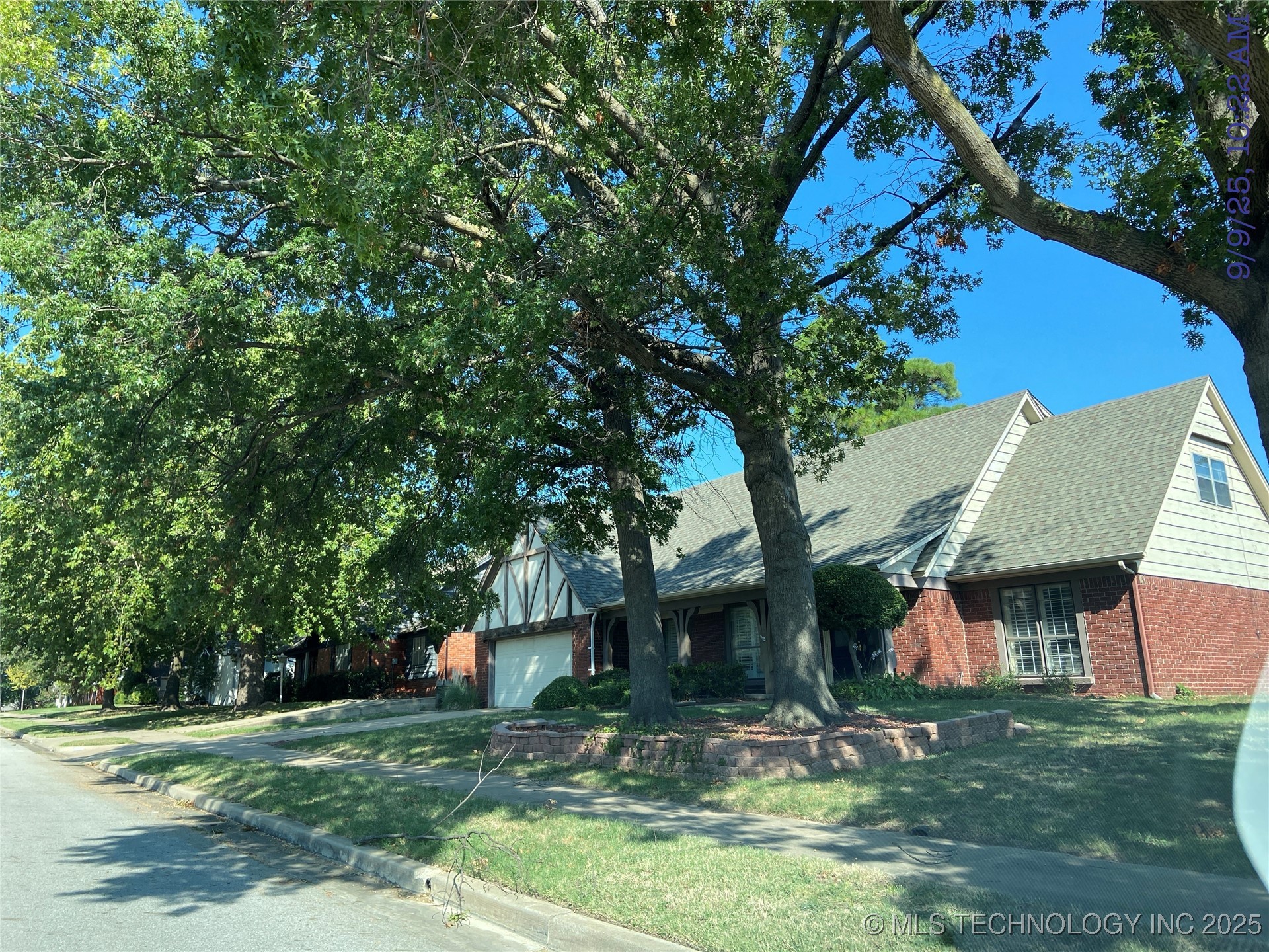 6839 E 52nd Street Property Photo 3