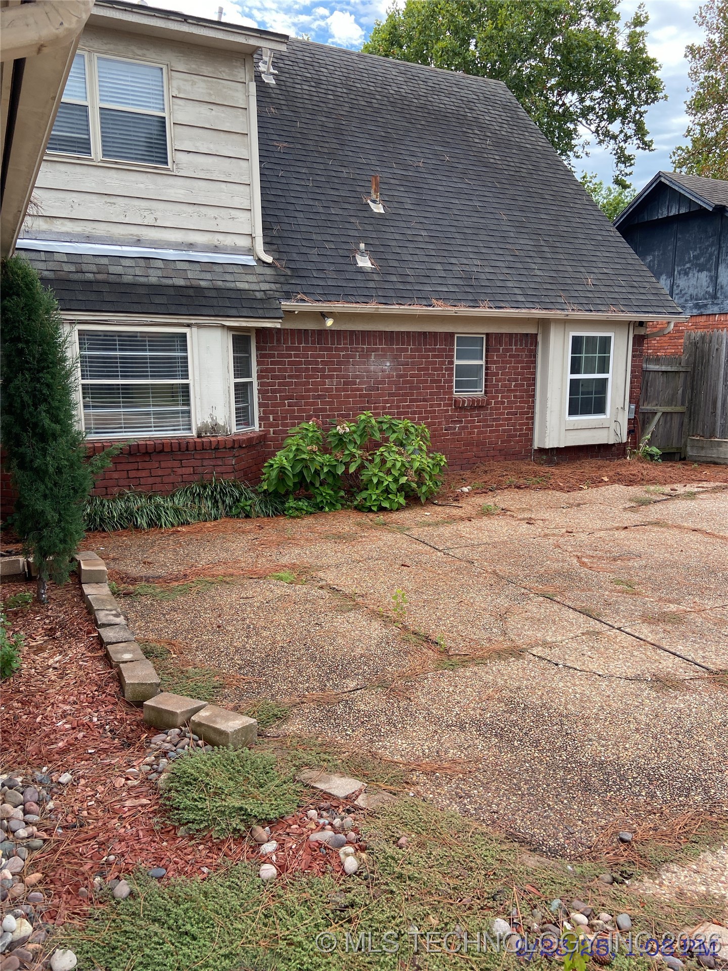 6839 E 52nd Street Property Photo 8