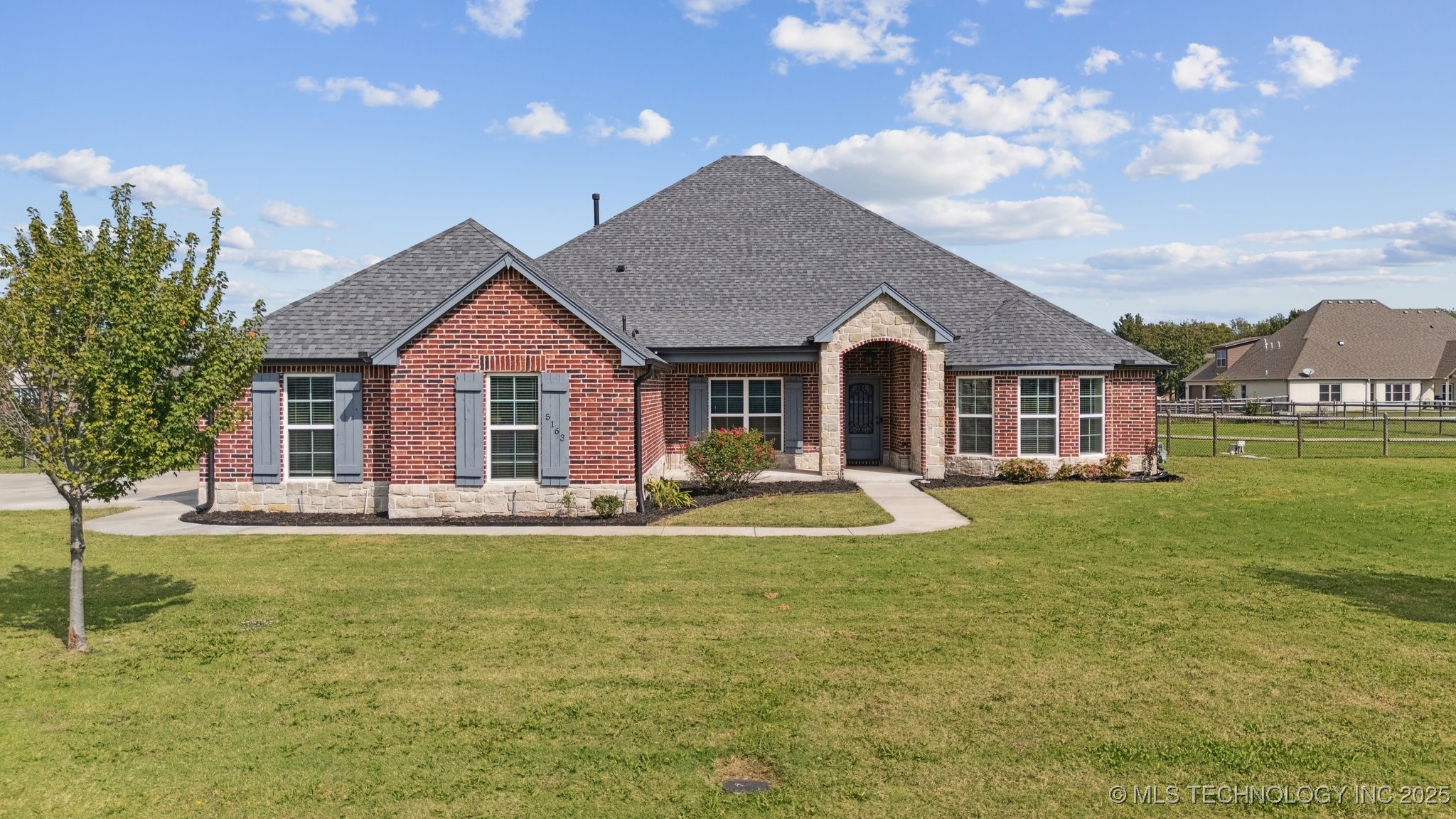 5163 E Hickory Hollow Drive Property Photo 1