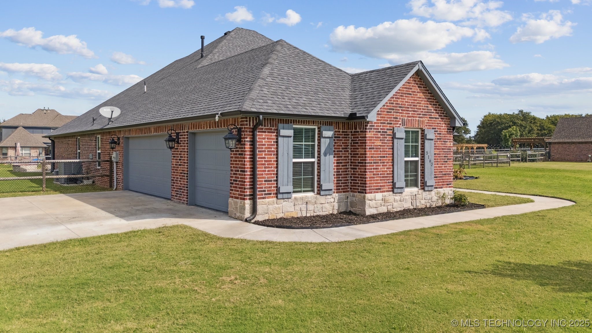 5163 E Hickory Hollow Drive Property Photo 2