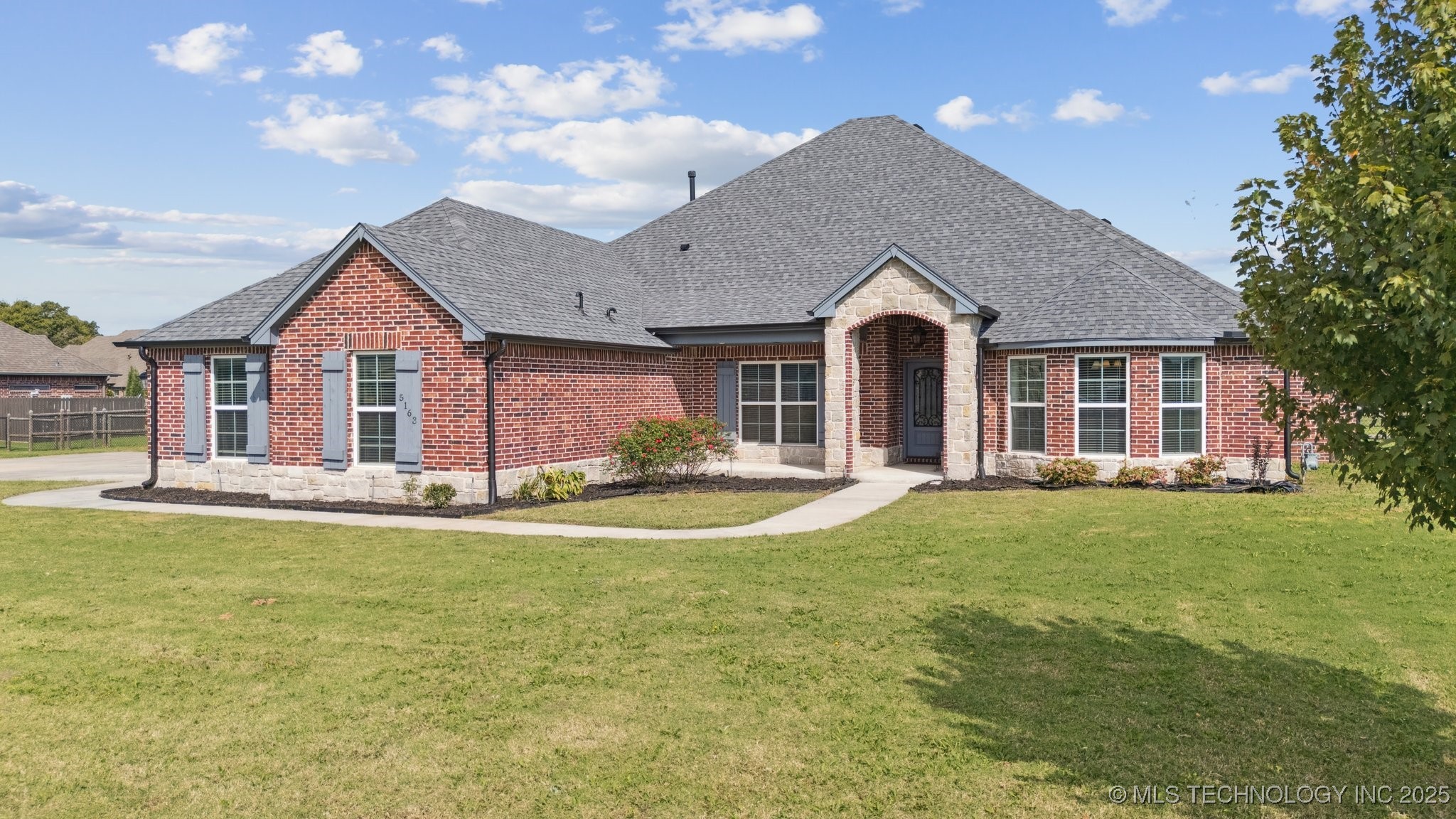 5163 E Hickory Hollow Drive Property Photo 3