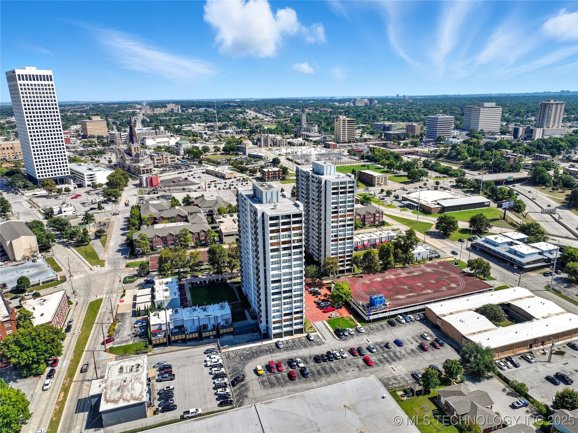 410 W 7th Street 2026 Property Photo 4