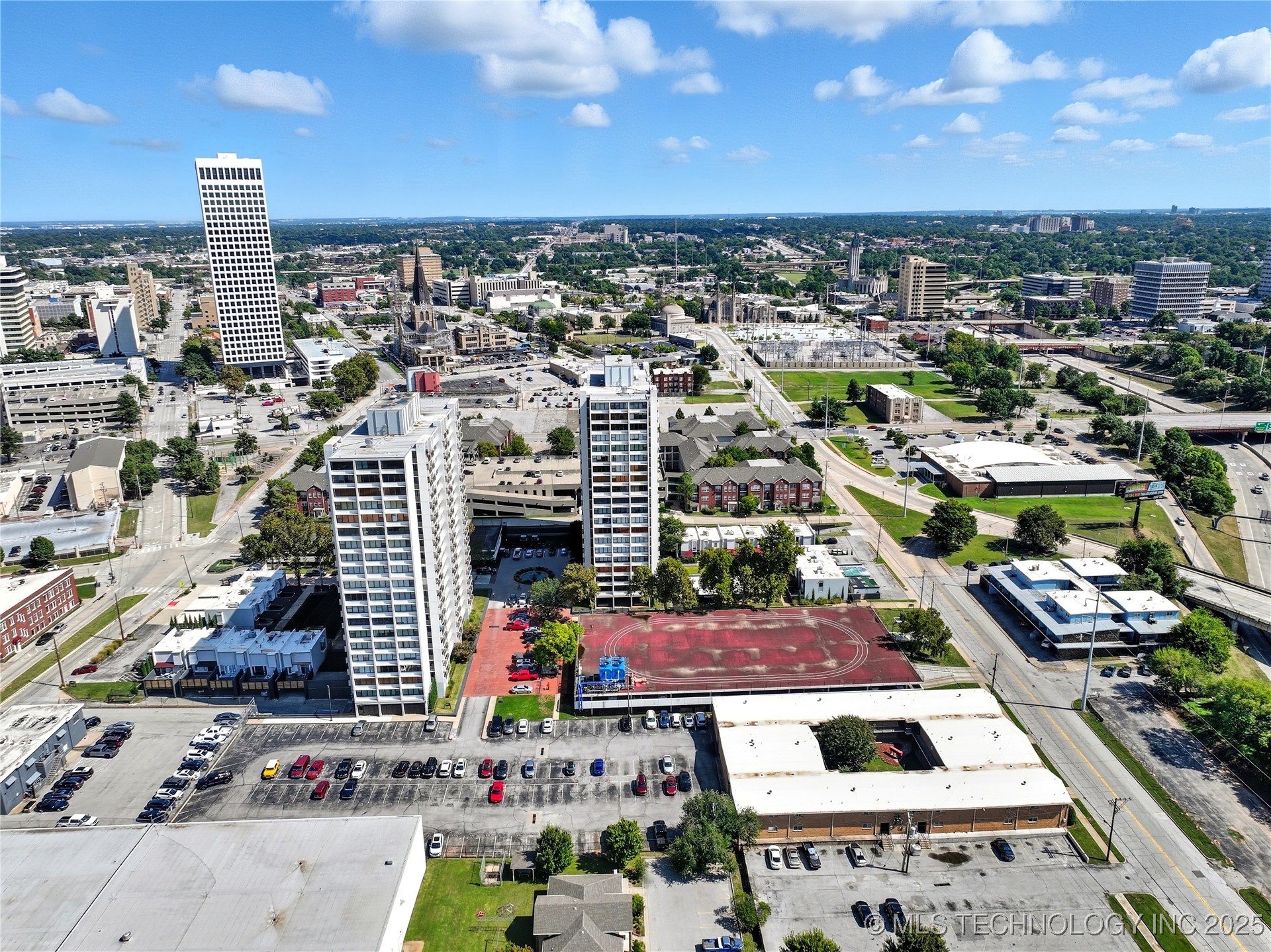 410 W 7th Street 2026 Property Photo 5