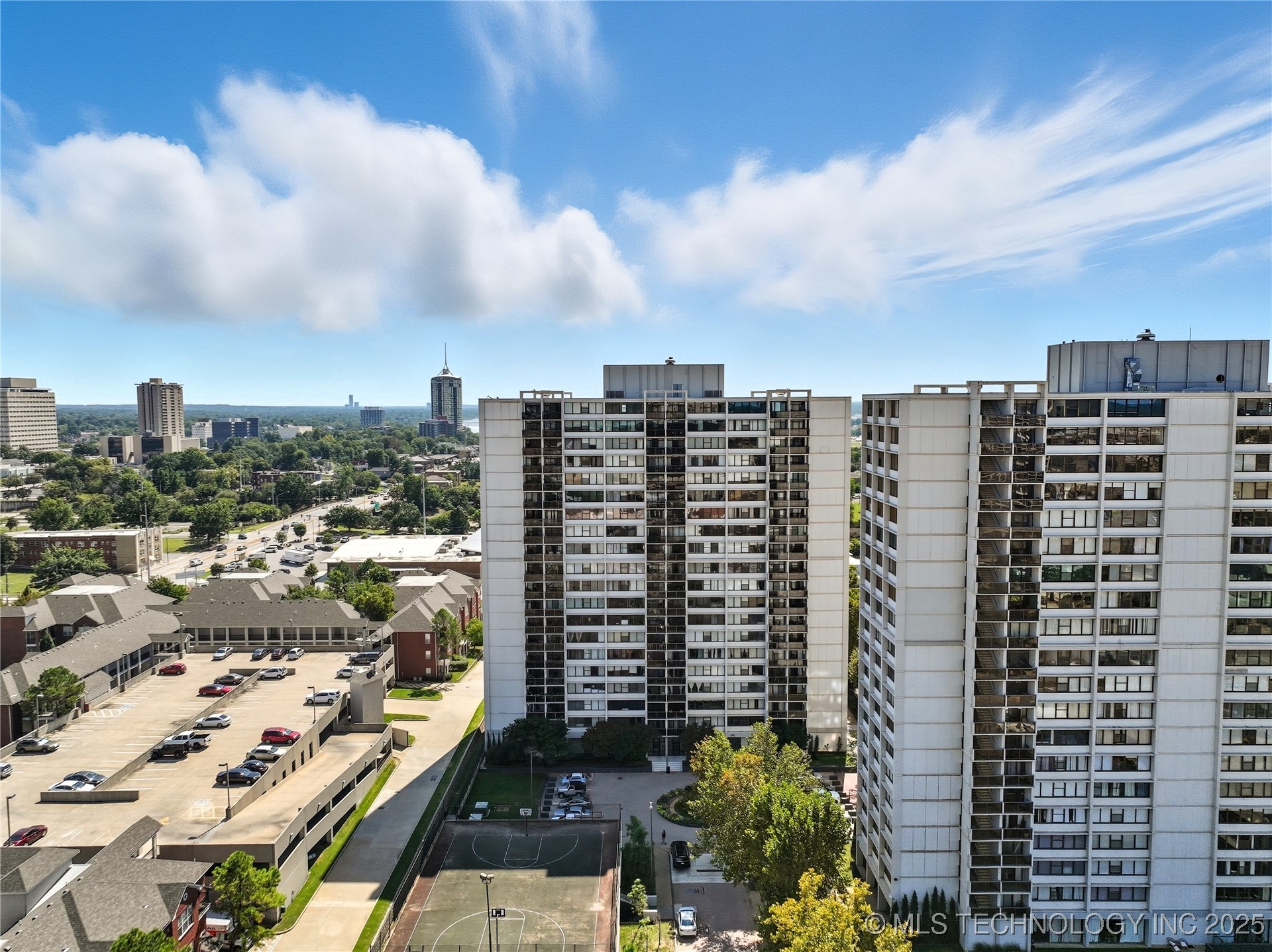 410 W 7th Street 2026 Property Photo 6