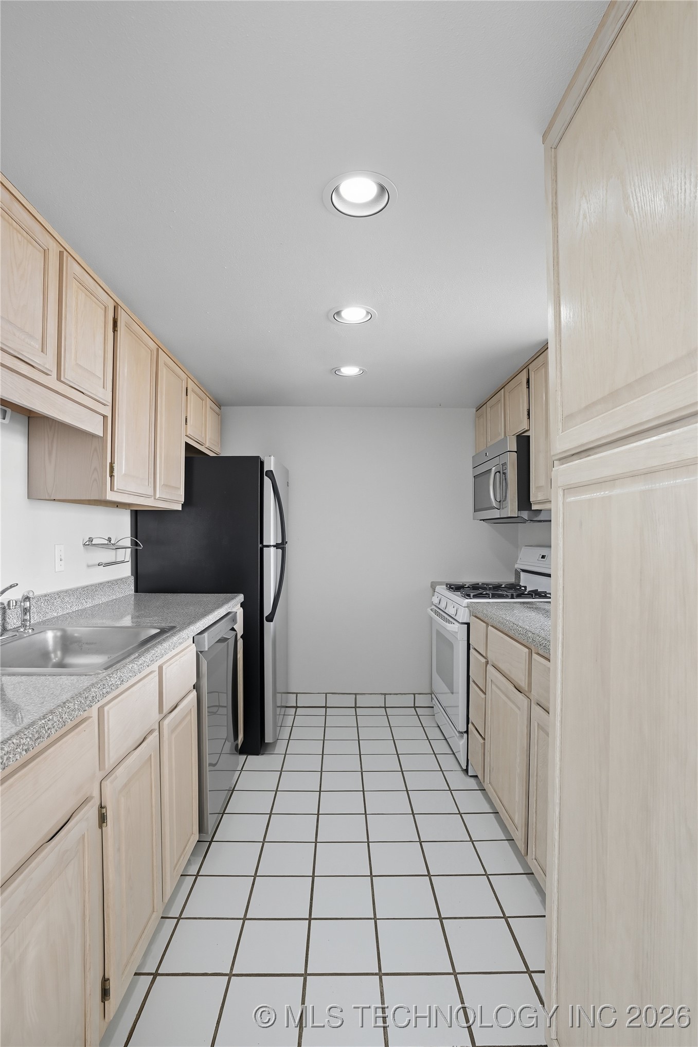 410 W 7th Street 2026 Property Photo 26