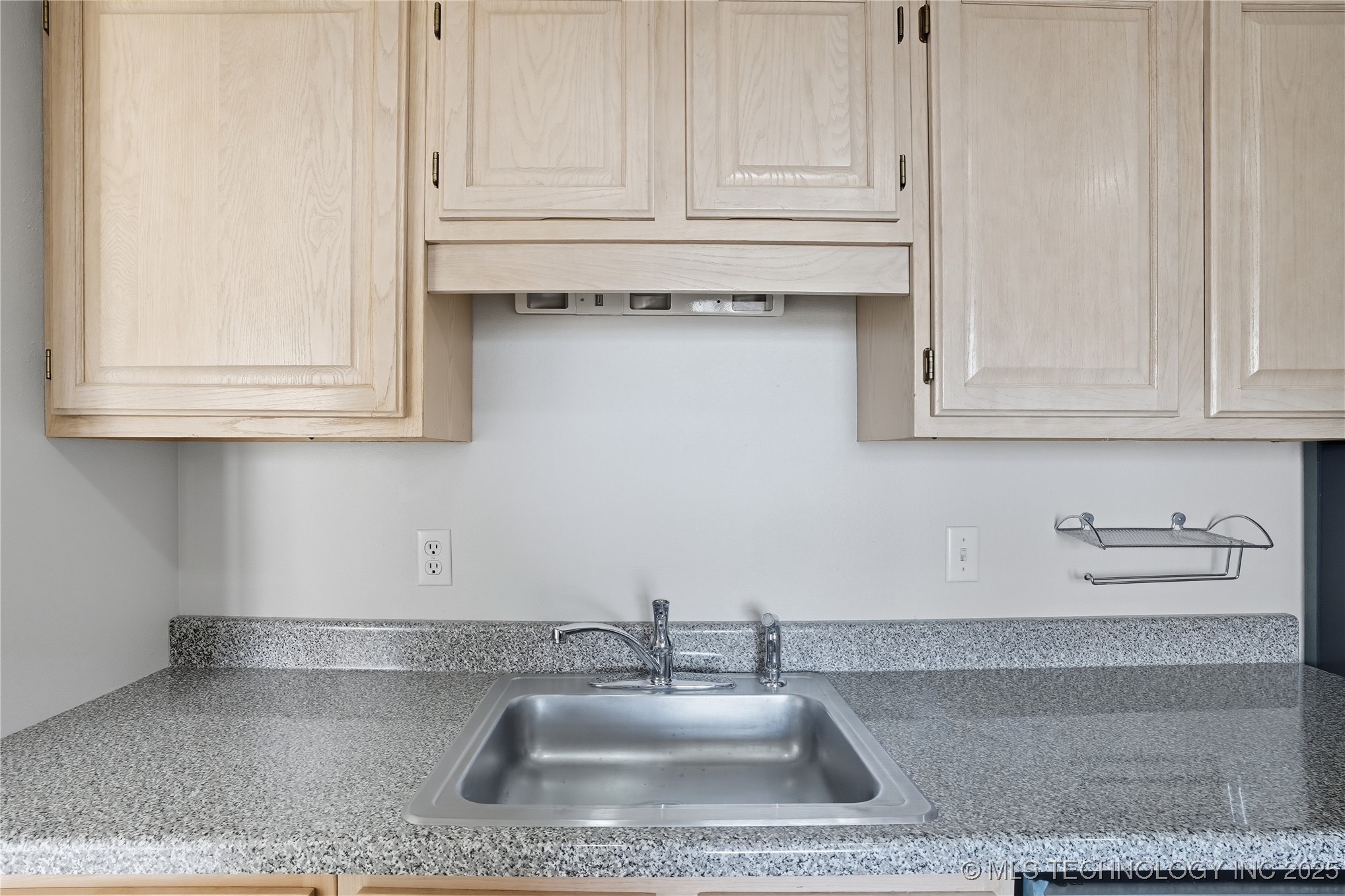 410 W 7th Street 2026 Property Photo 30