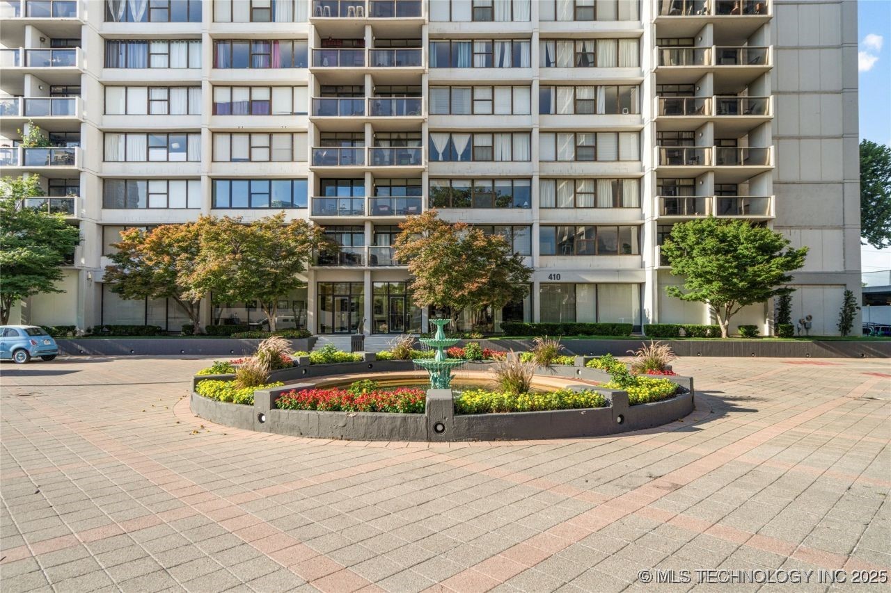 410 W 7th Street 2026 Property Photo 31