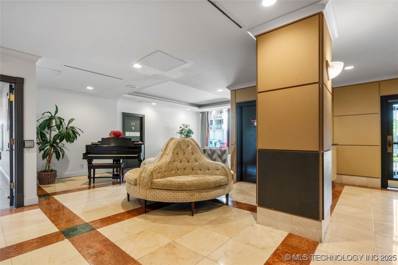 410 W 7th Street 2026 Property Photo 33