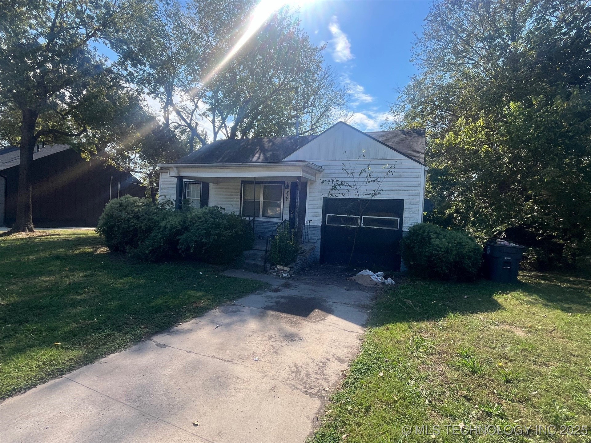 314 E Mohawk Boulevard Property Photo 2