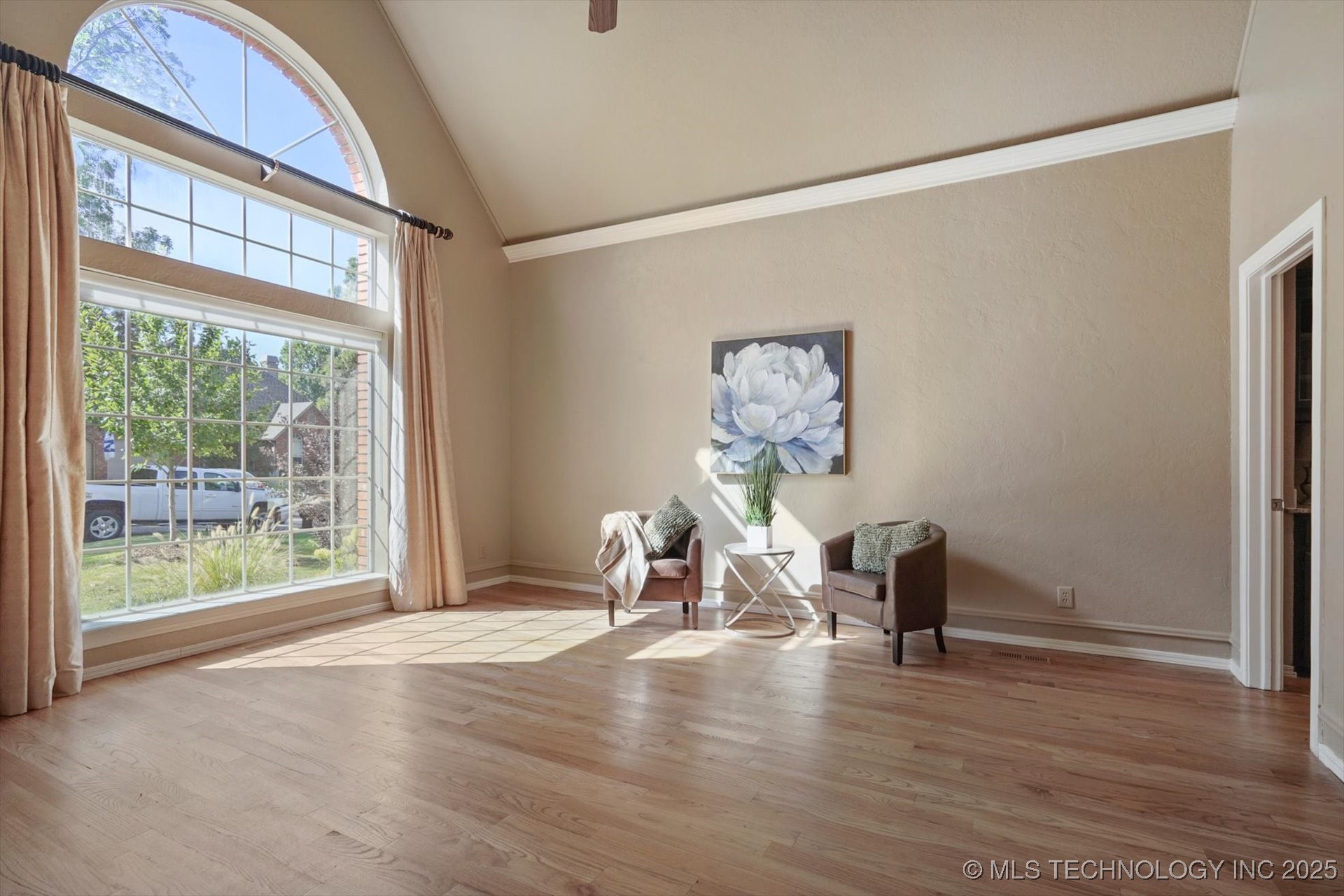 2605 E 74th Place Property Photo 3