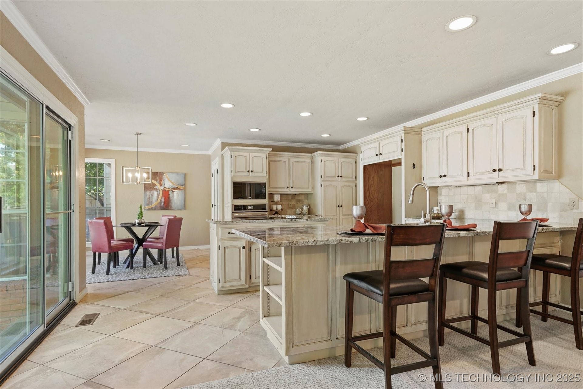 2605 E 74th Place Property Photo 9