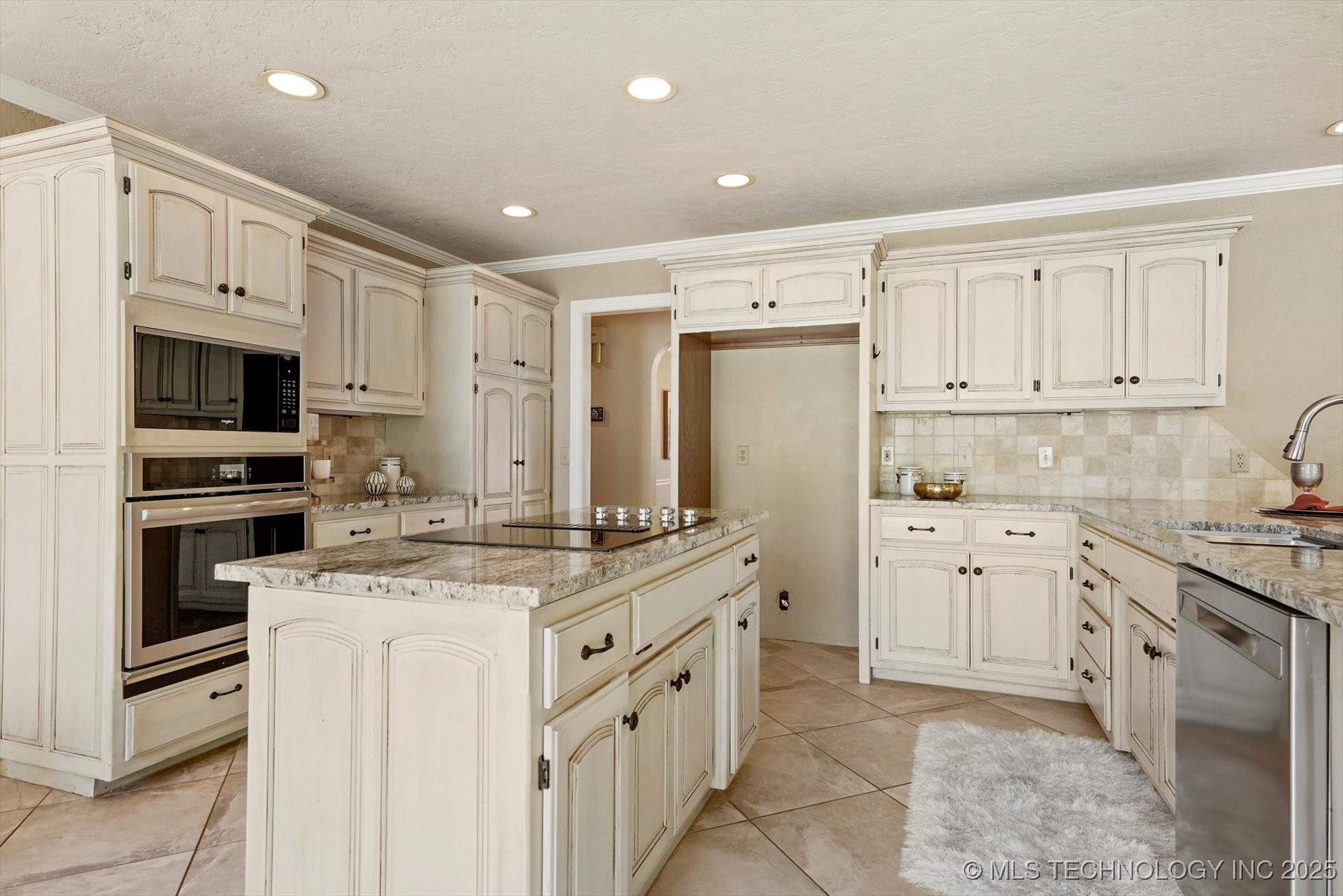 2605 E 74th Place Property Photo 10