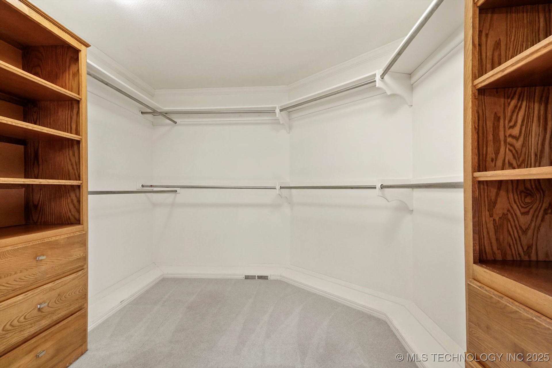 2605 E 74th Place Property Photo 16