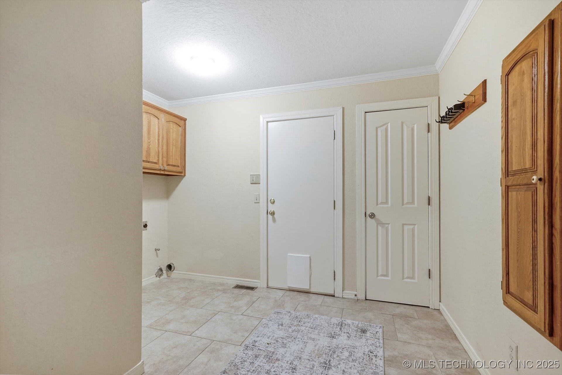 2605 E 74th Place Property Photo 18