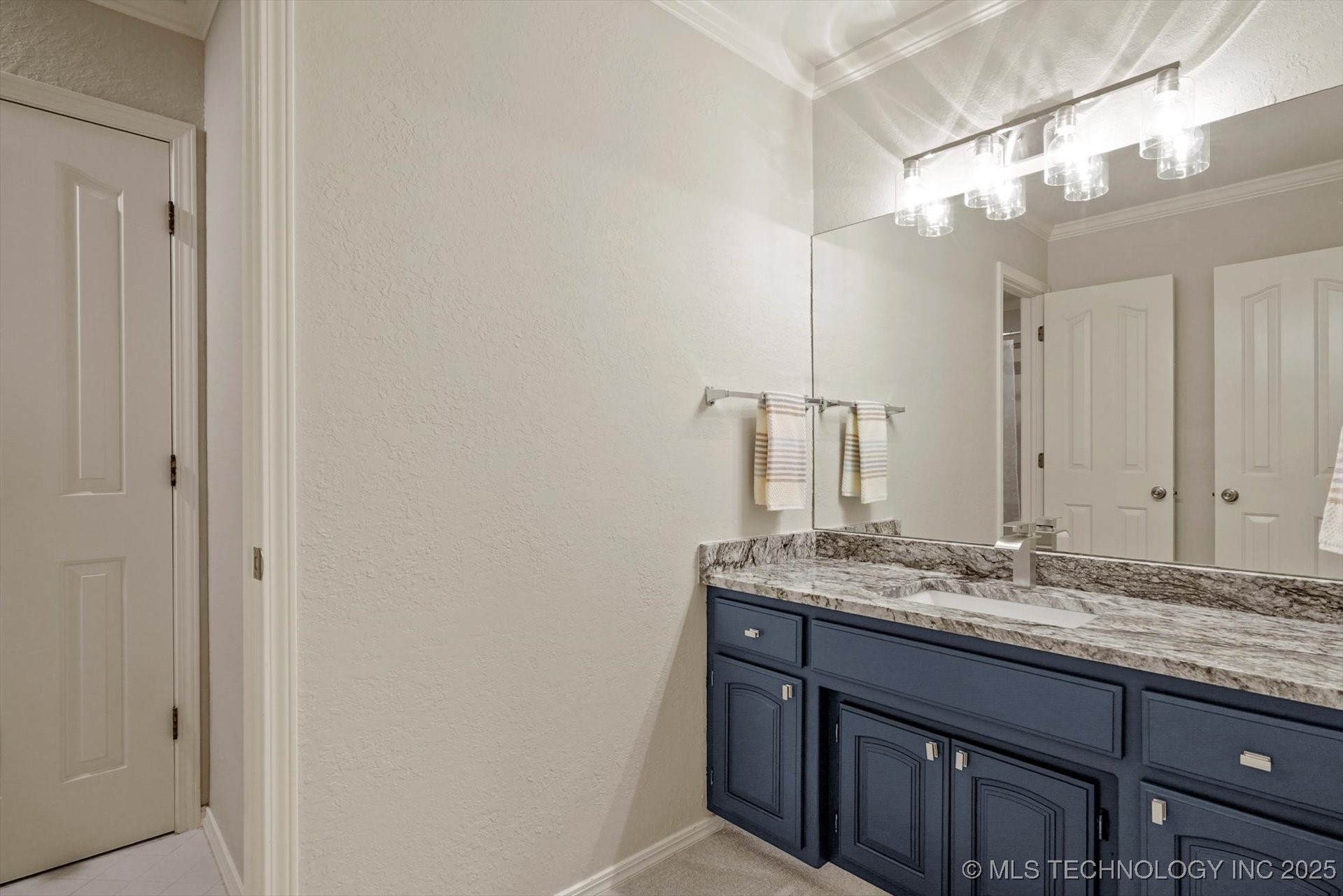 2605 E 74th Place Property Photo 22