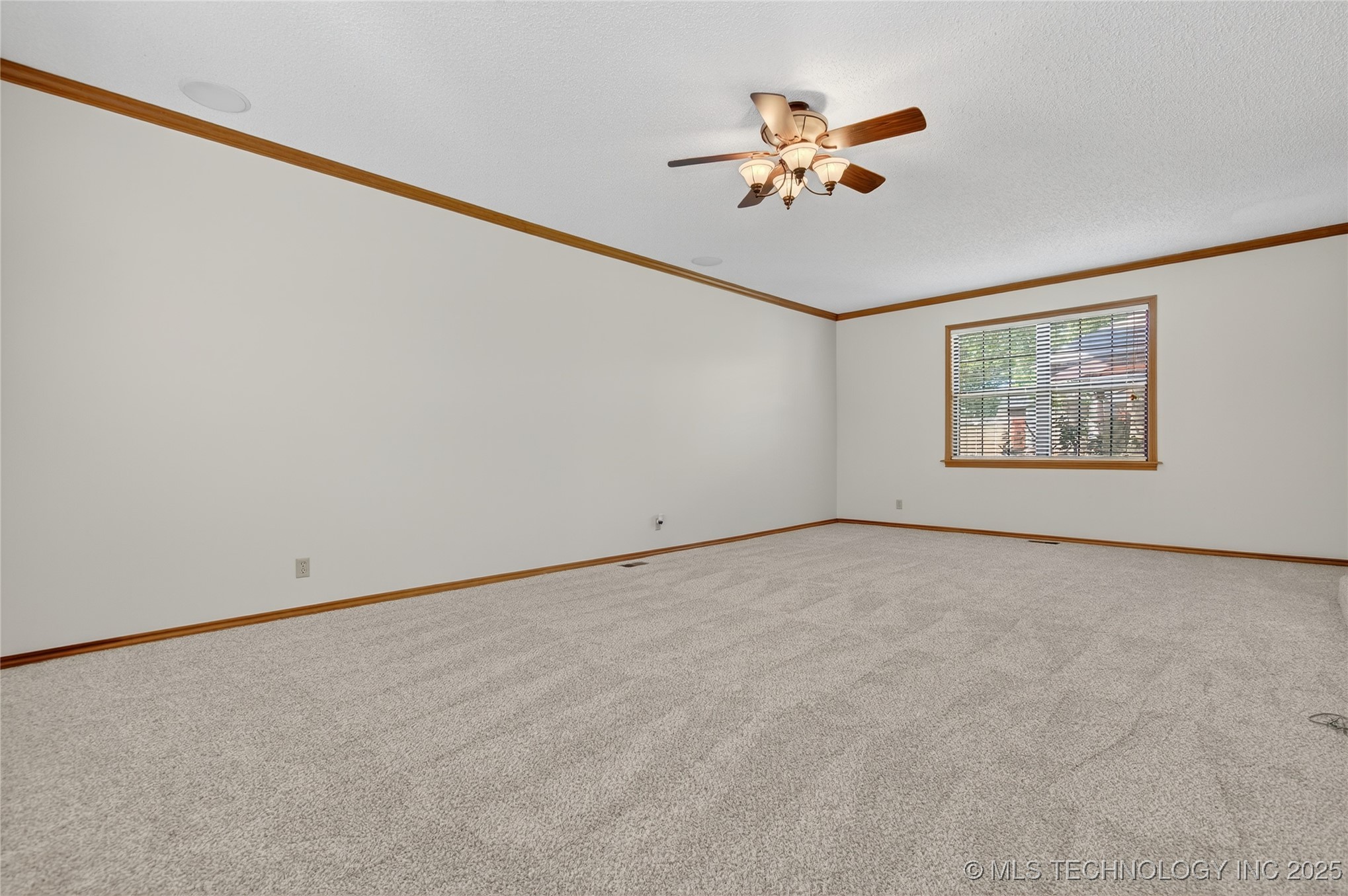 2925 Claremont Drive Property Photo 7
