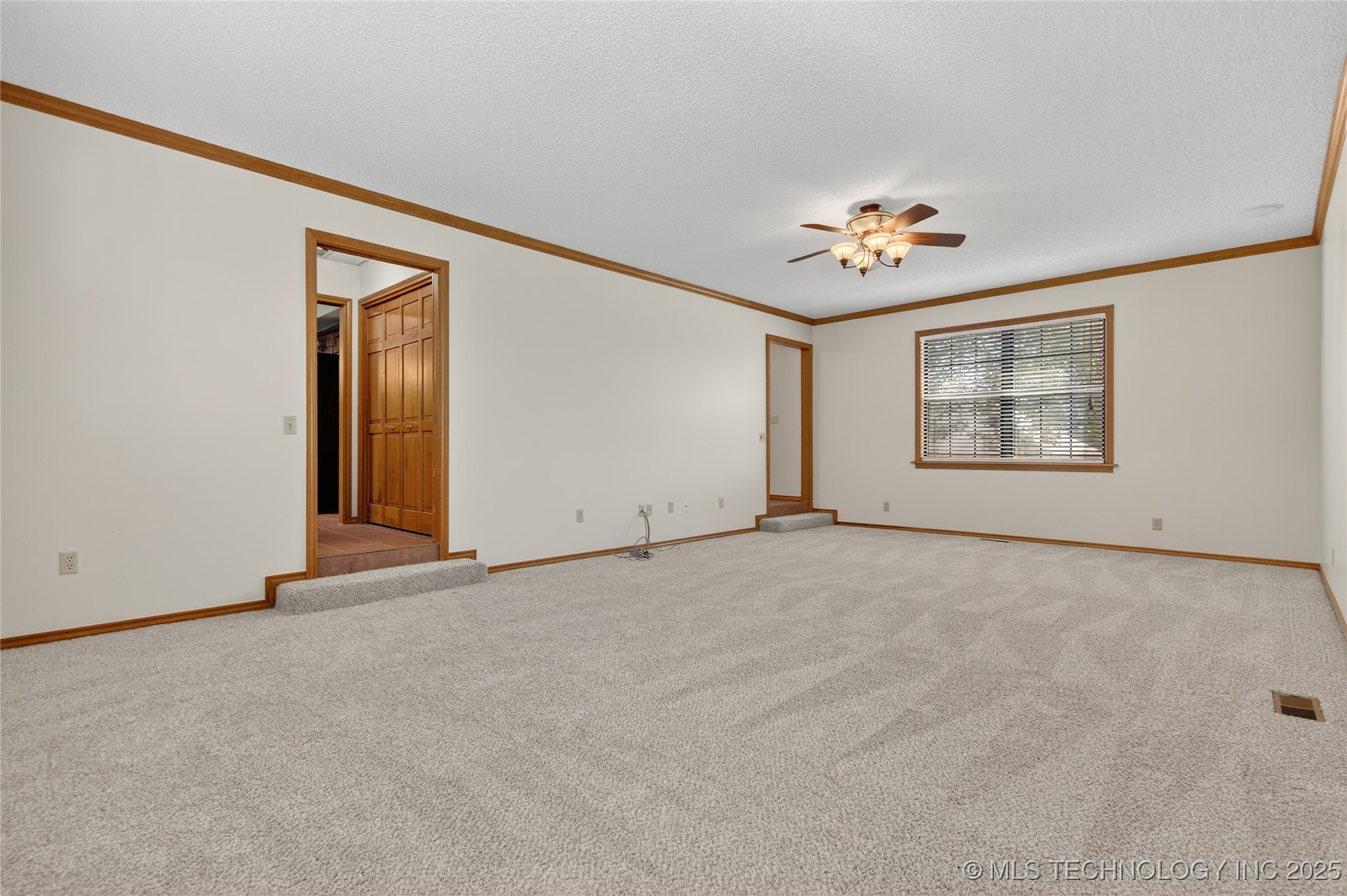 2925 Claremont Drive Property Photo 9