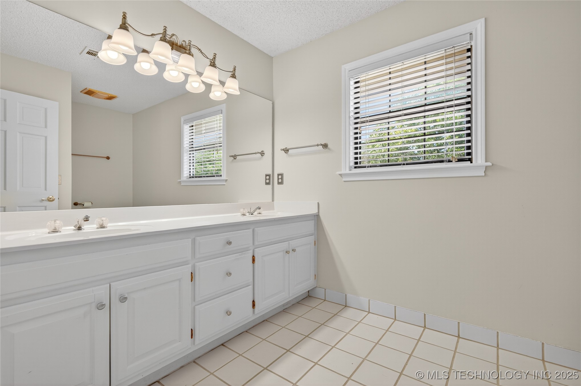 2925 Claremont Drive Property Photo 25