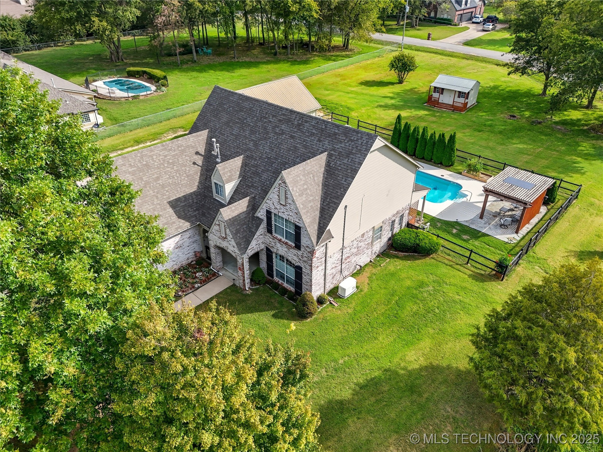 8219 N 175th East Avenue Property Photo 2