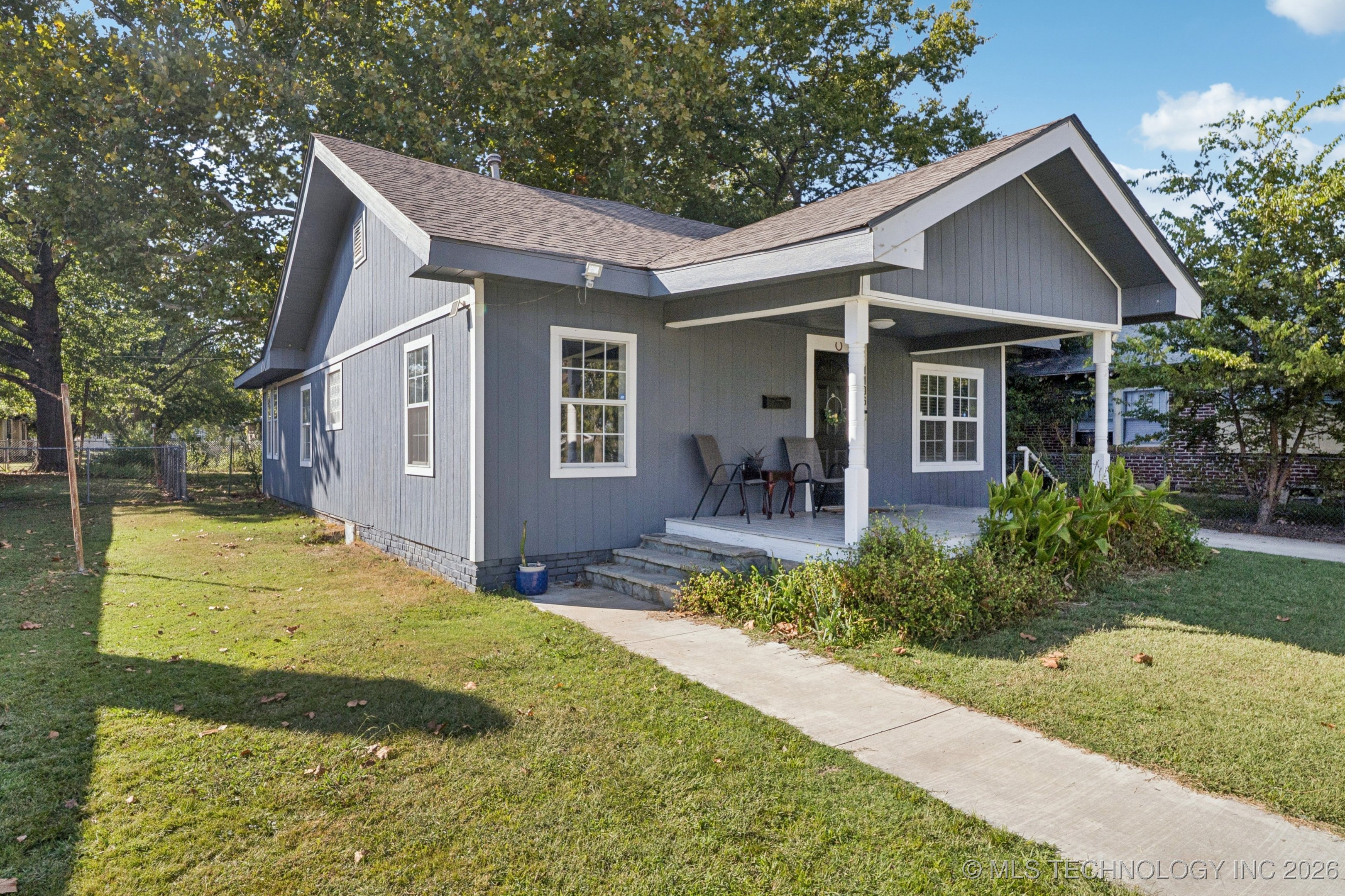 1106 N Alabama Avenue Property Photo 1