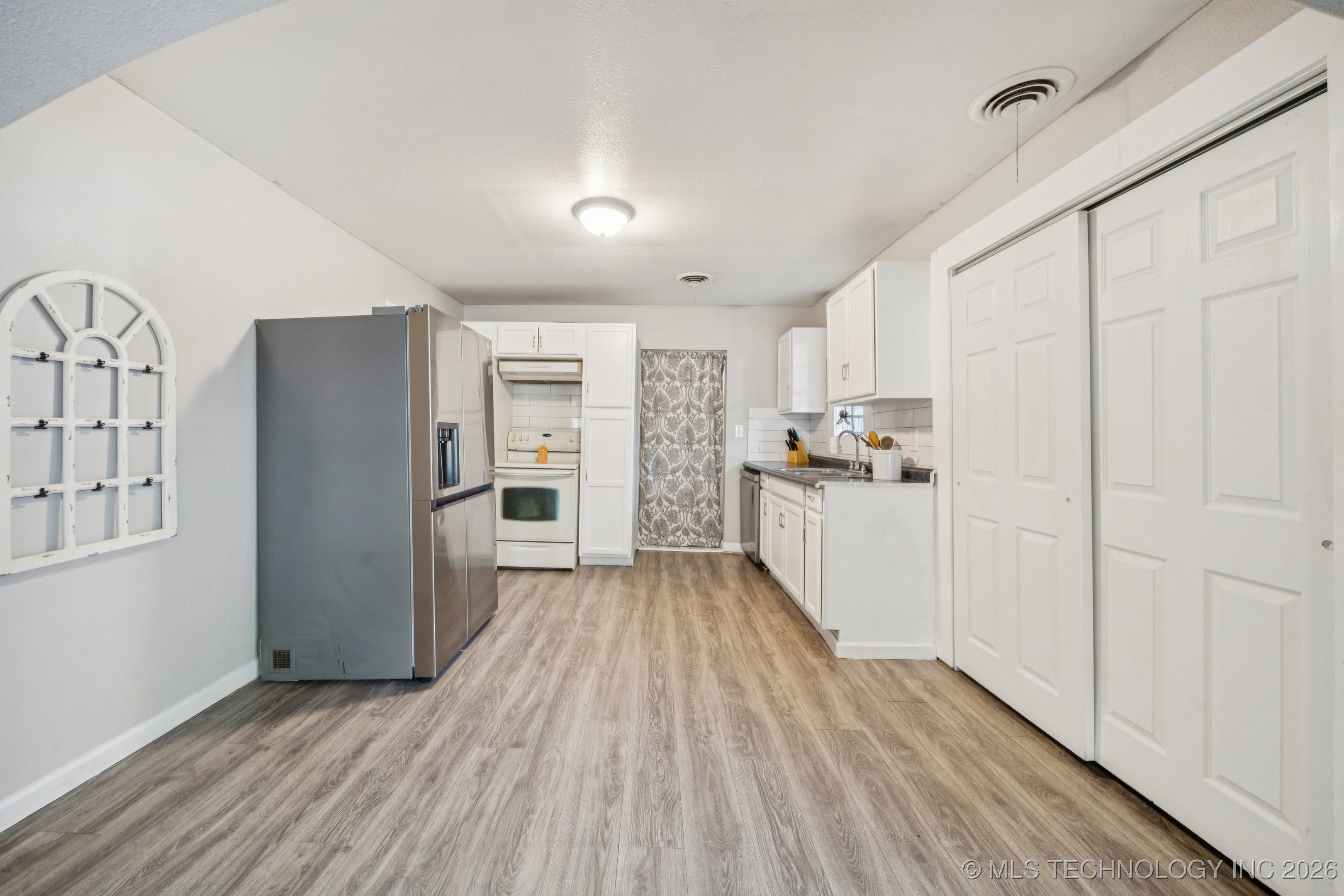 1106 N Alabama Avenue Property Photo 9