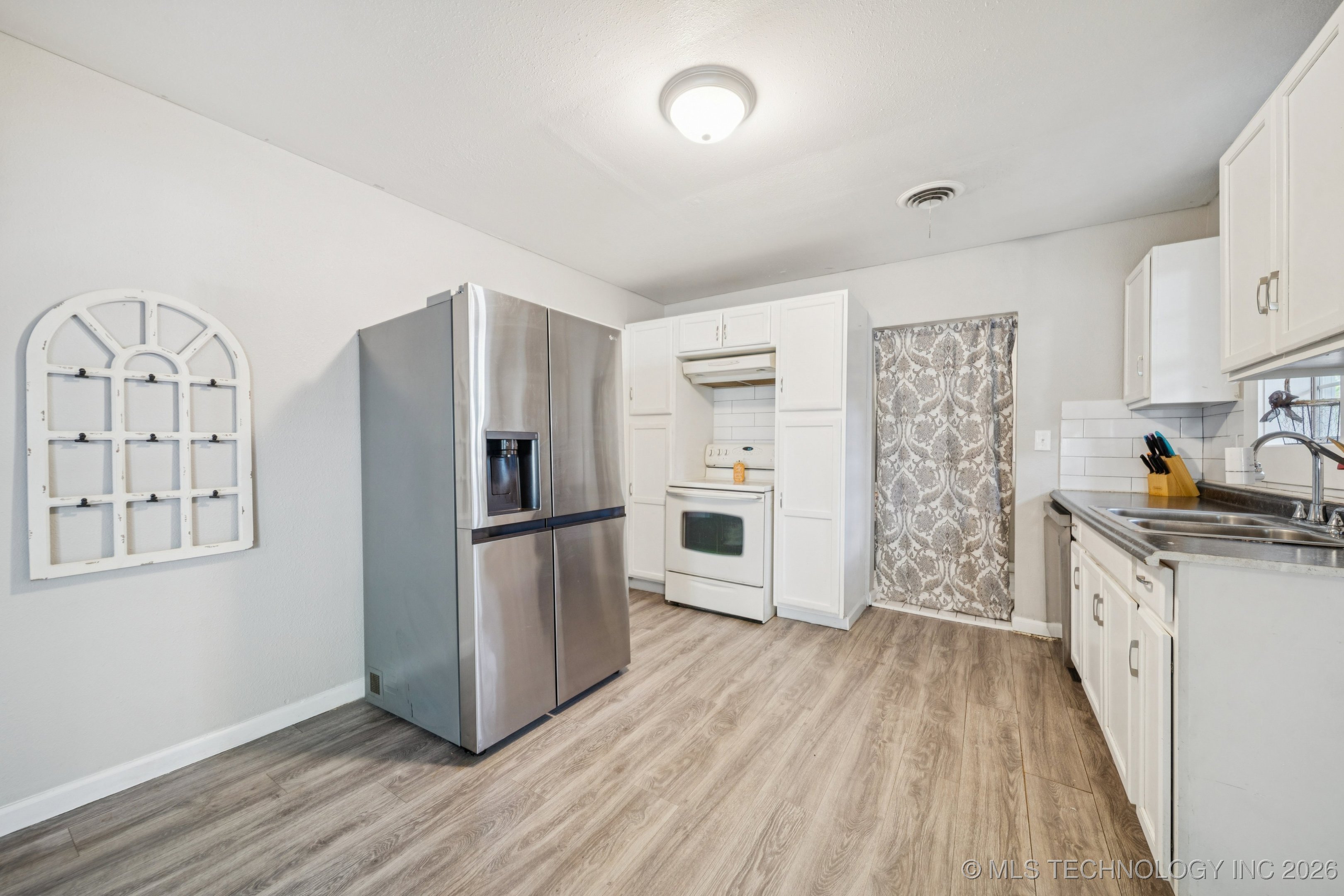 1106 N Alabama Avenue Property Photo 10