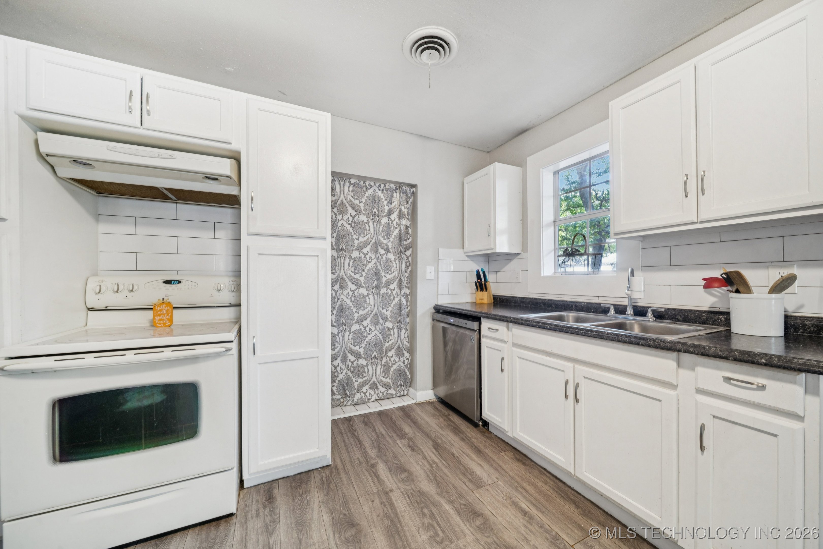 1106 N Alabama Avenue Property Photo 12