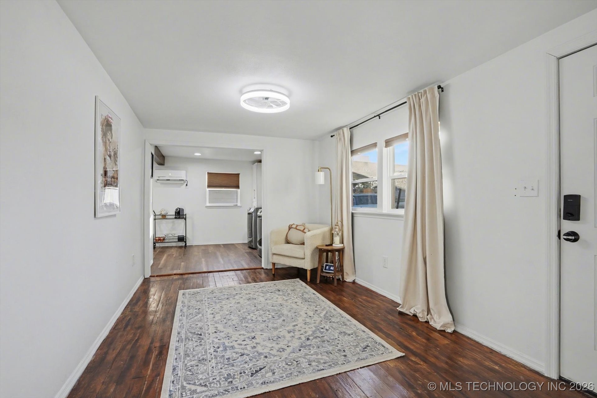 1137 E Perkins Avenue Property Photo 2