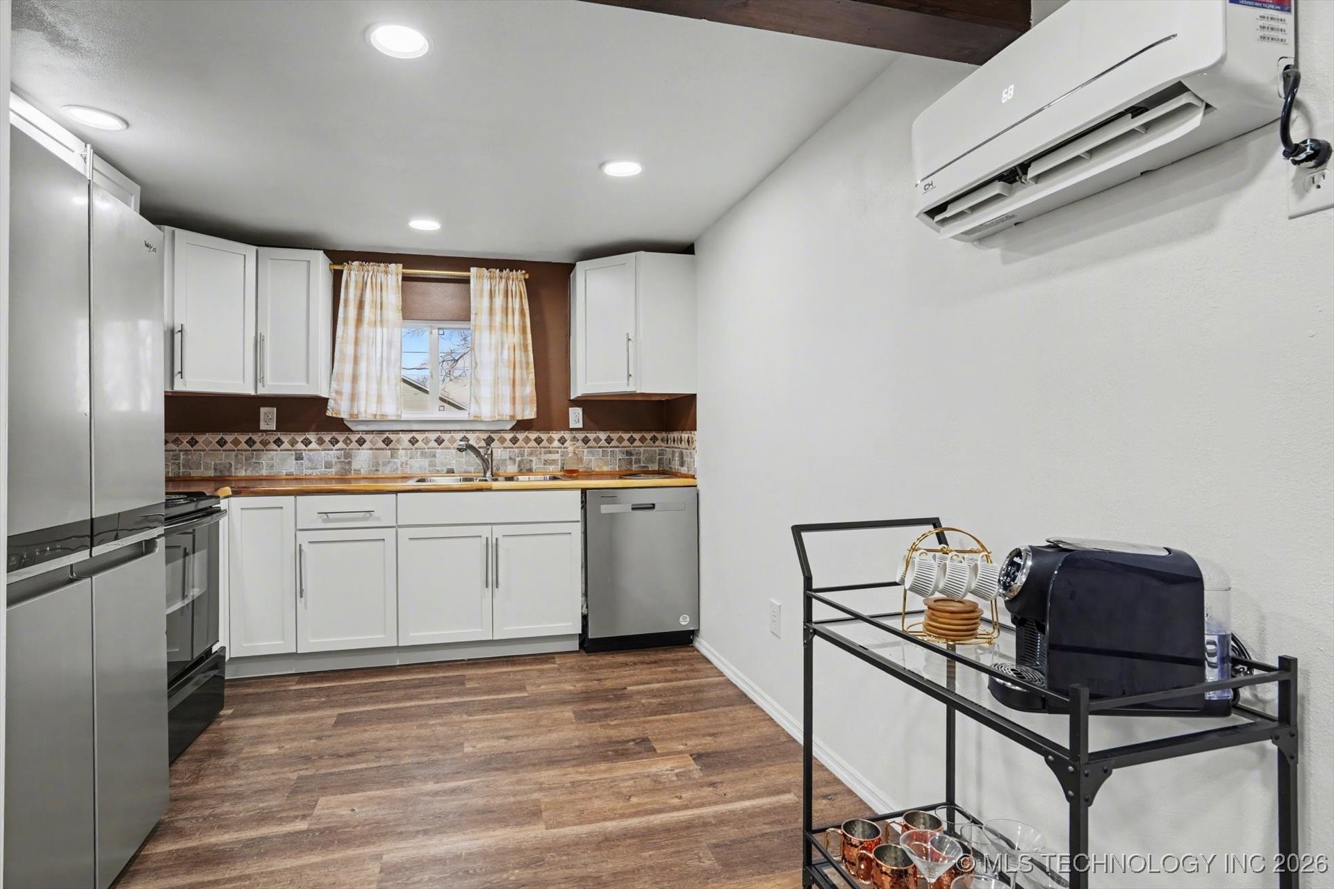 1137 E Perkins Avenue Property Photo 5