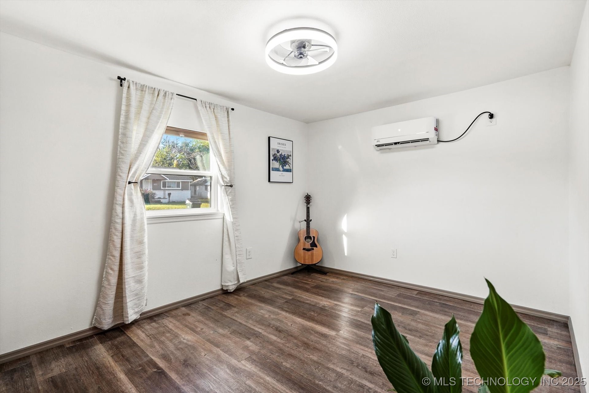 1137 E Perkins Avenue Property Photo 7