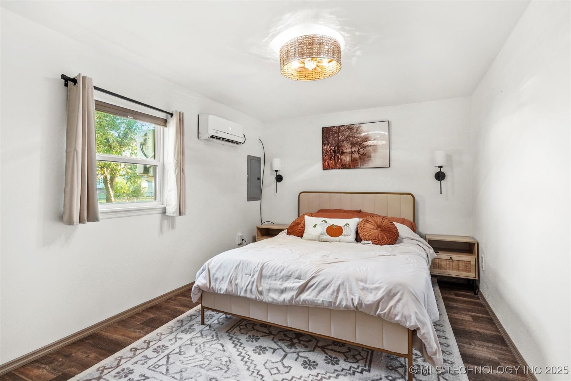 1137 E Perkins Avenue Property Photo 8