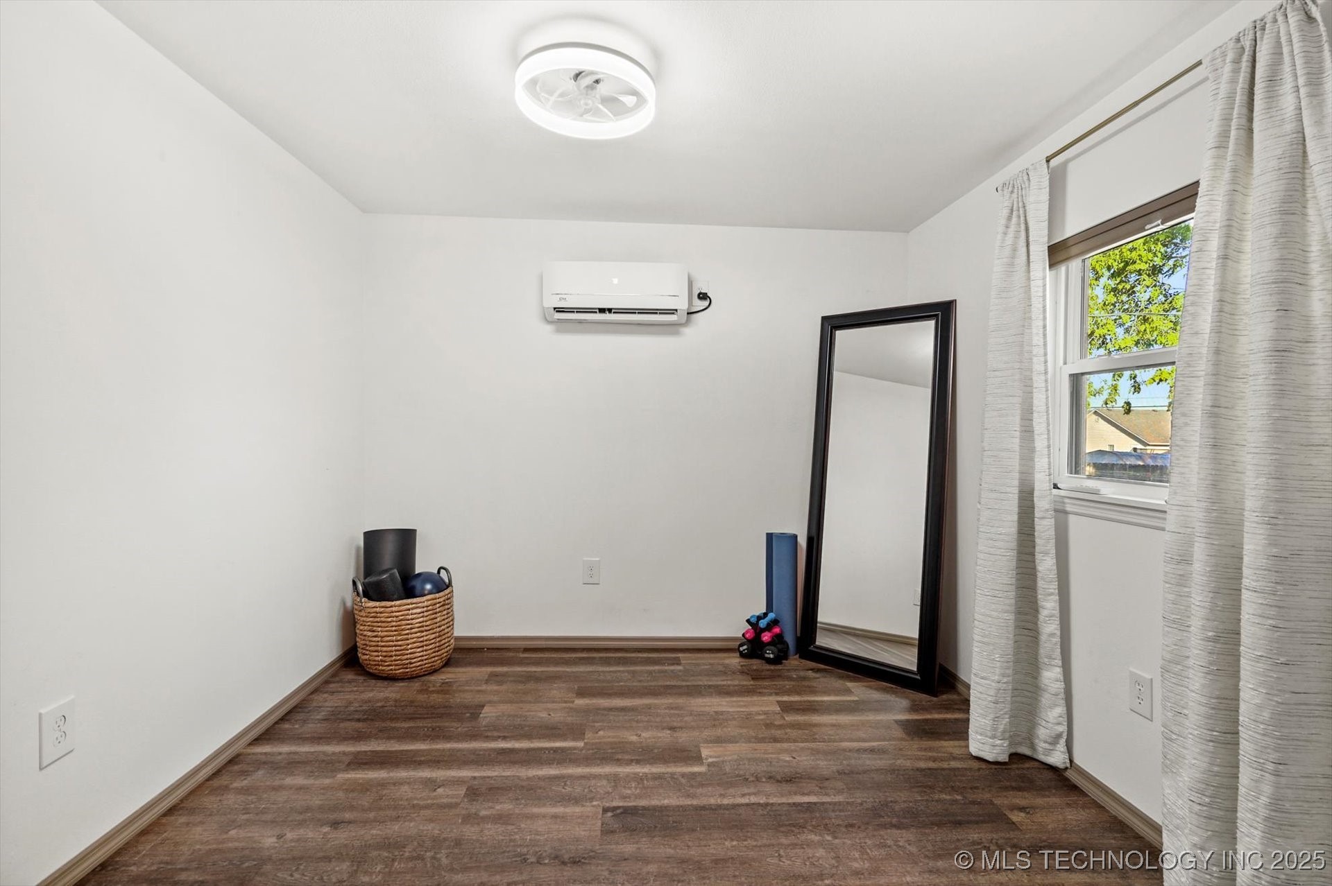 1137 E Perkins Avenue Property Photo 9