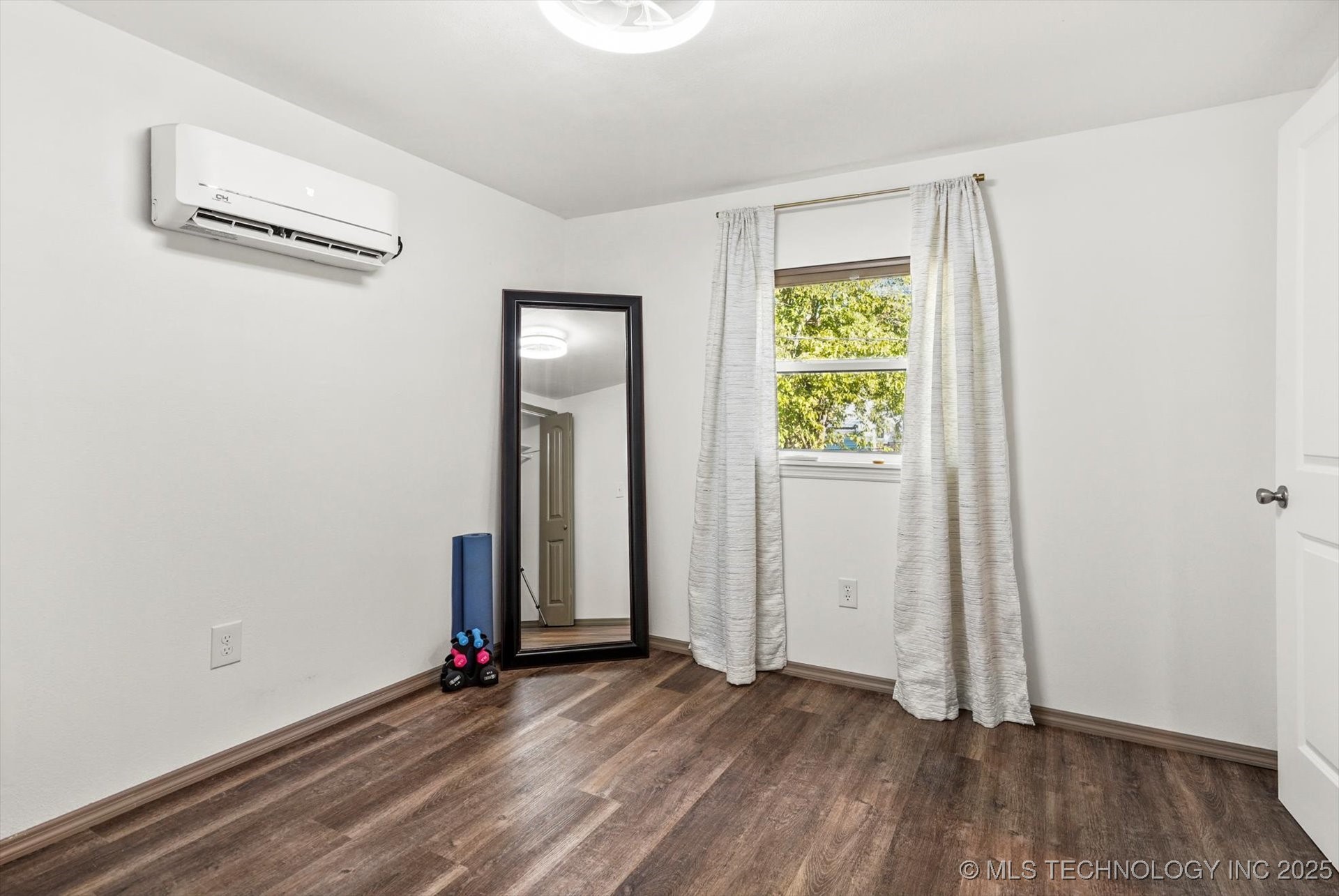 1137 E Perkins Avenue Property Photo 10