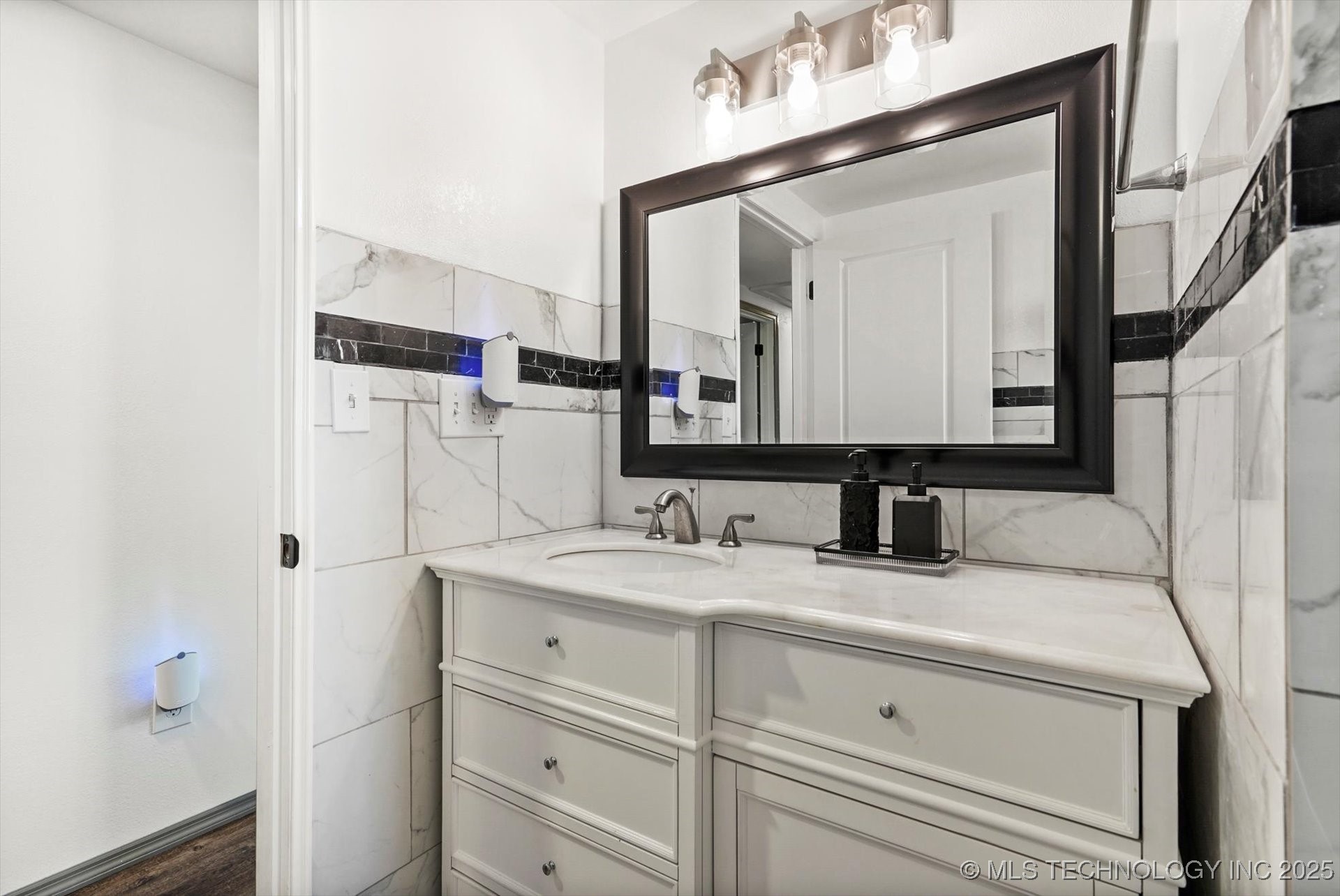 1137 E Perkins Avenue Property Photo 12