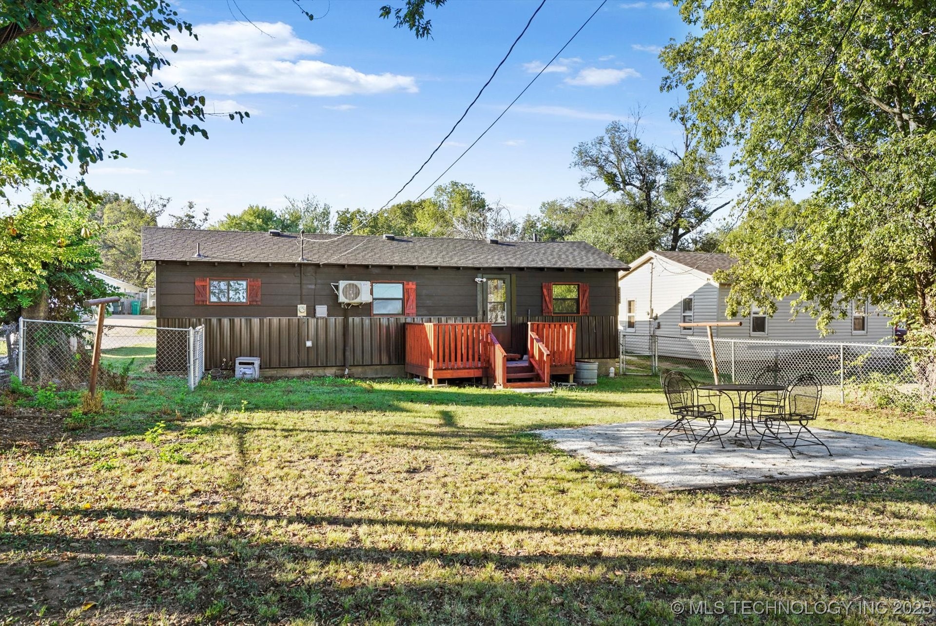 1137 E Perkins Avenue Property Photo 15