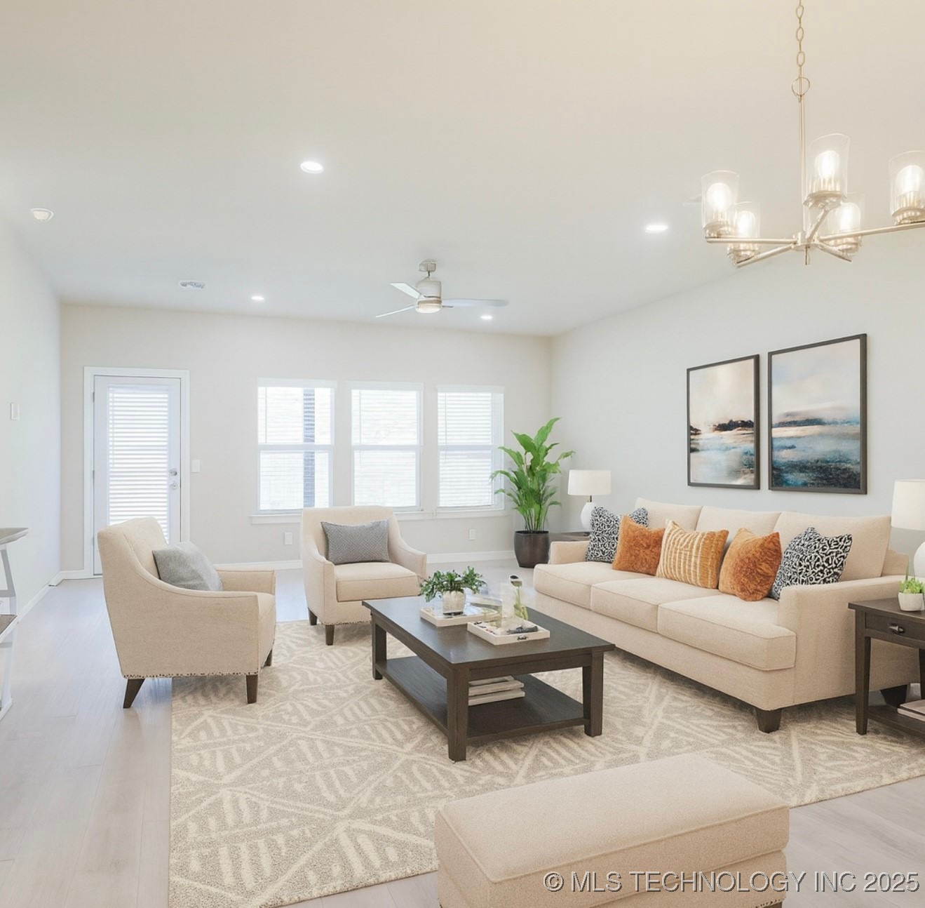 2416 W Birmingham Street Property Photo 4