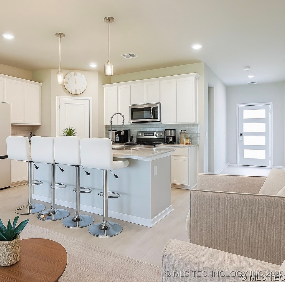 2416 W Birmingham Street Property Photo 5