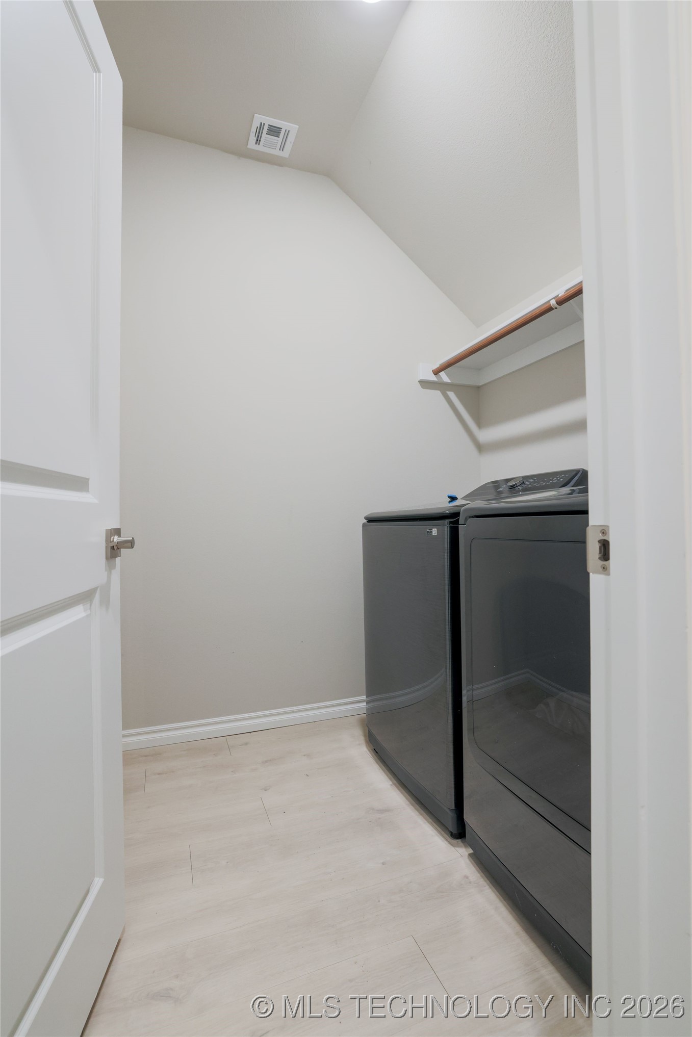 2416 W Birmingham Street Property Photo 7